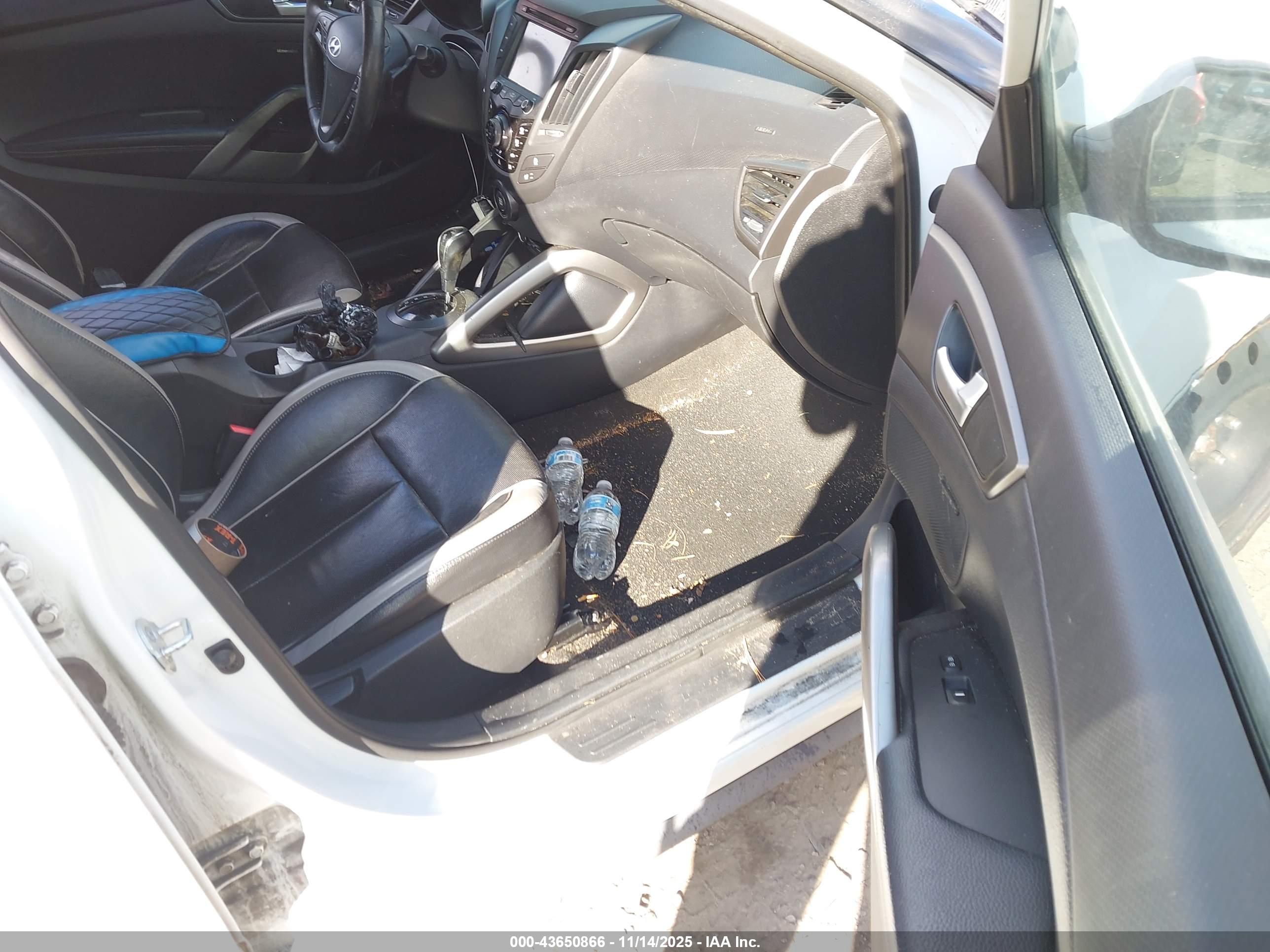 HYUNDAI VELOSTER image 5