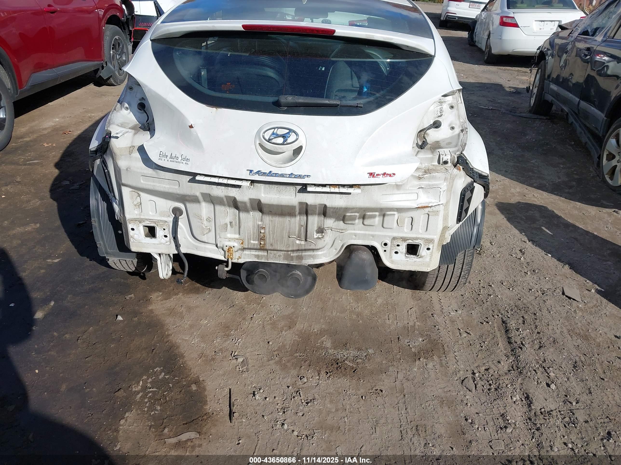HYUNDAI VELOSTER image 6