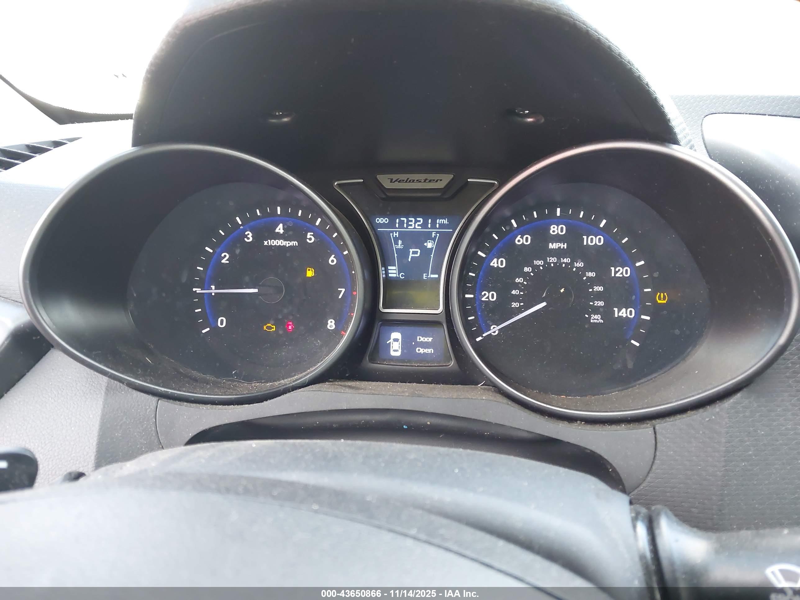 HYUNDAI VELOSTER image 7