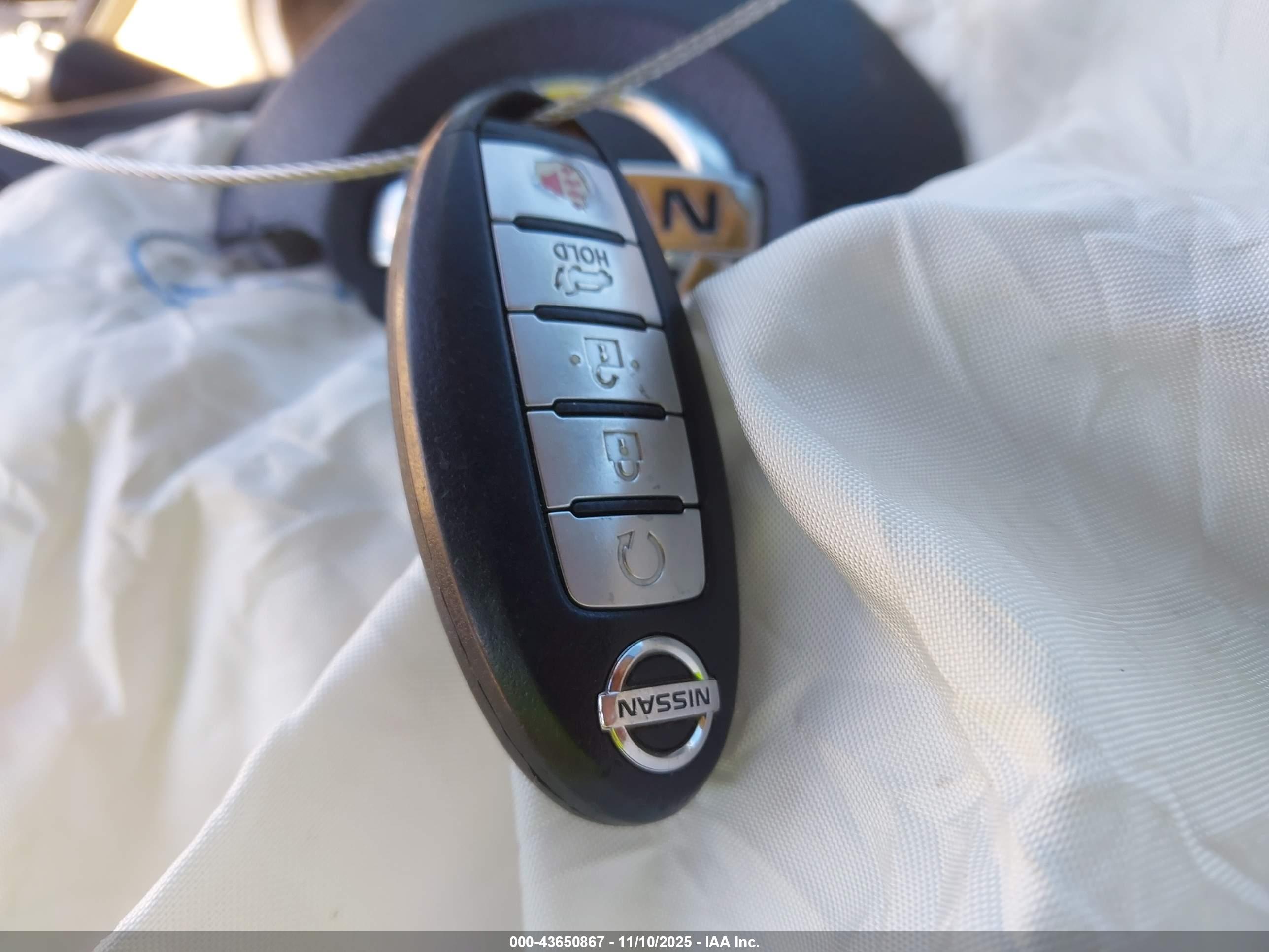 NISSAN ROGUE image 11
