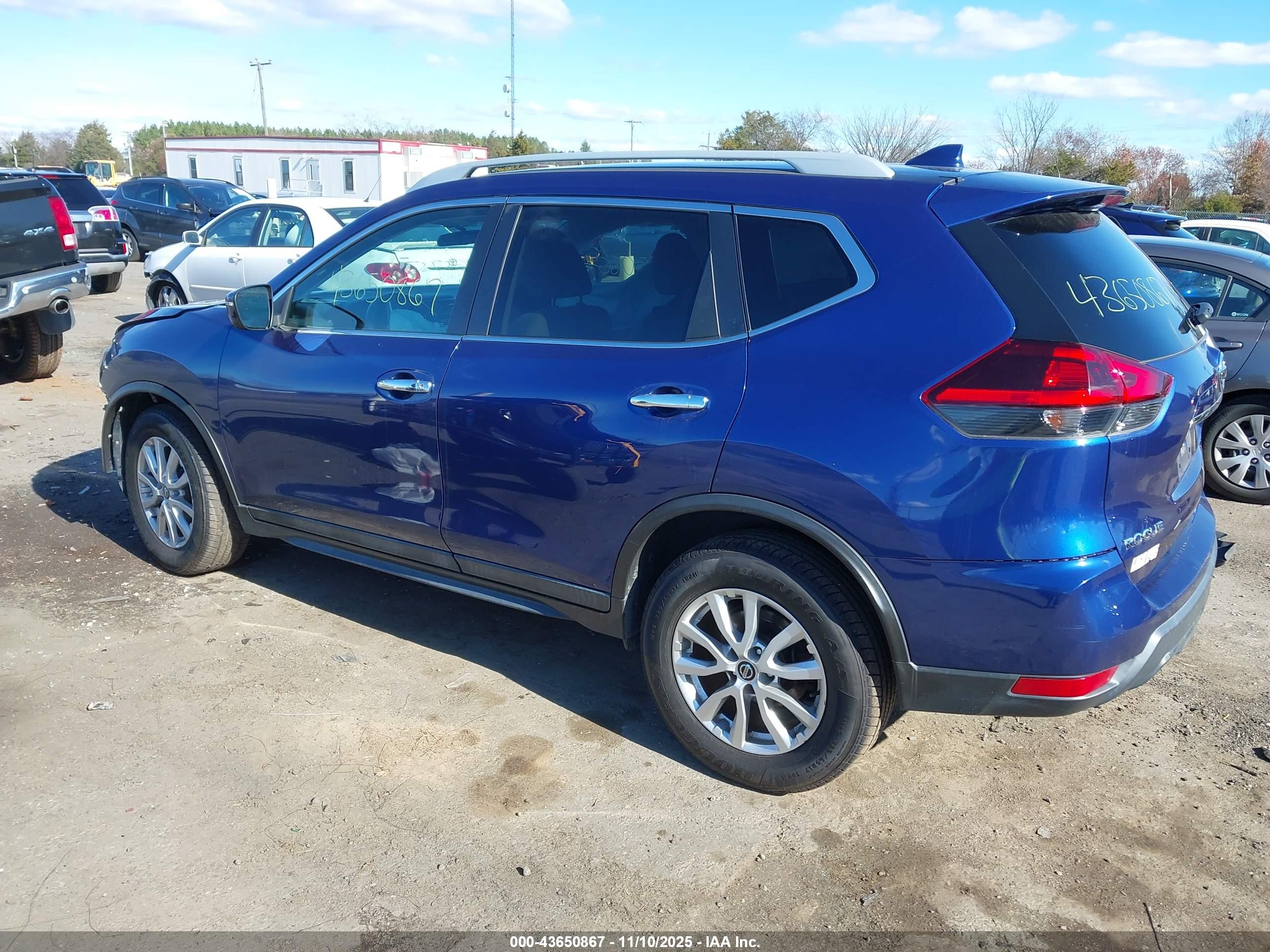NISSAN ROGUE image 3