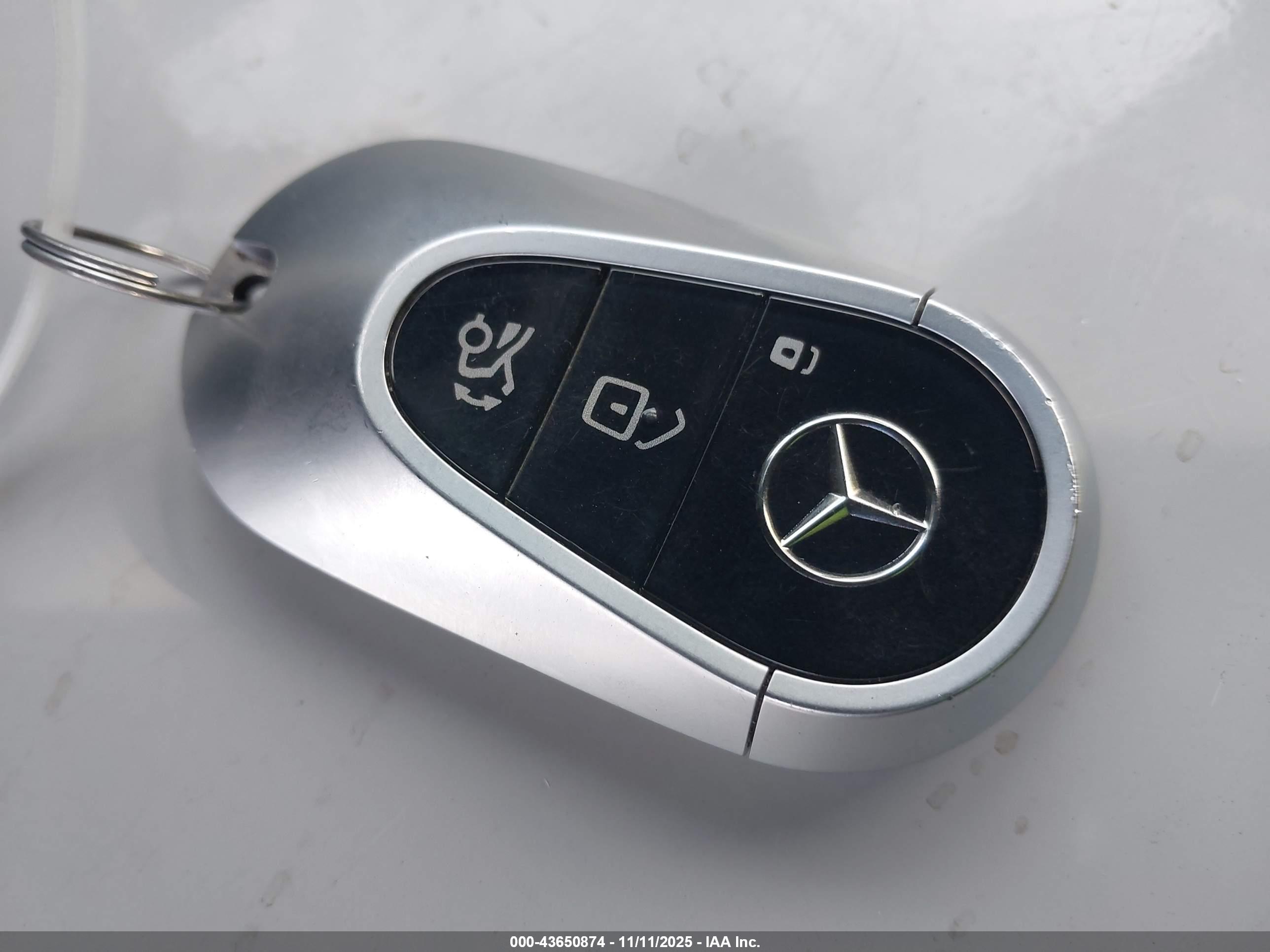 MERCEDES-BENZ EQS image 11