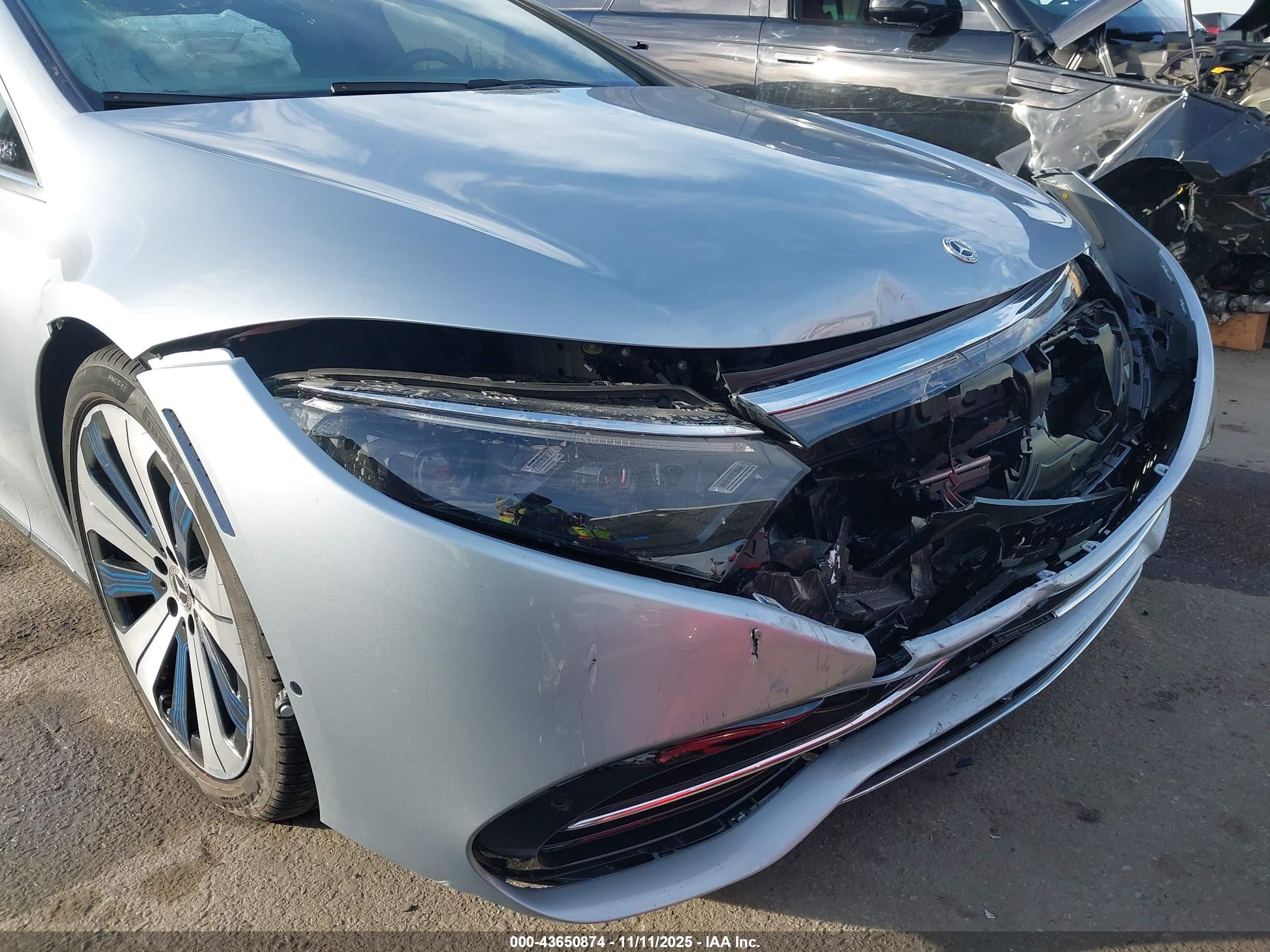 MERCEDES-BENZ EQS image 6