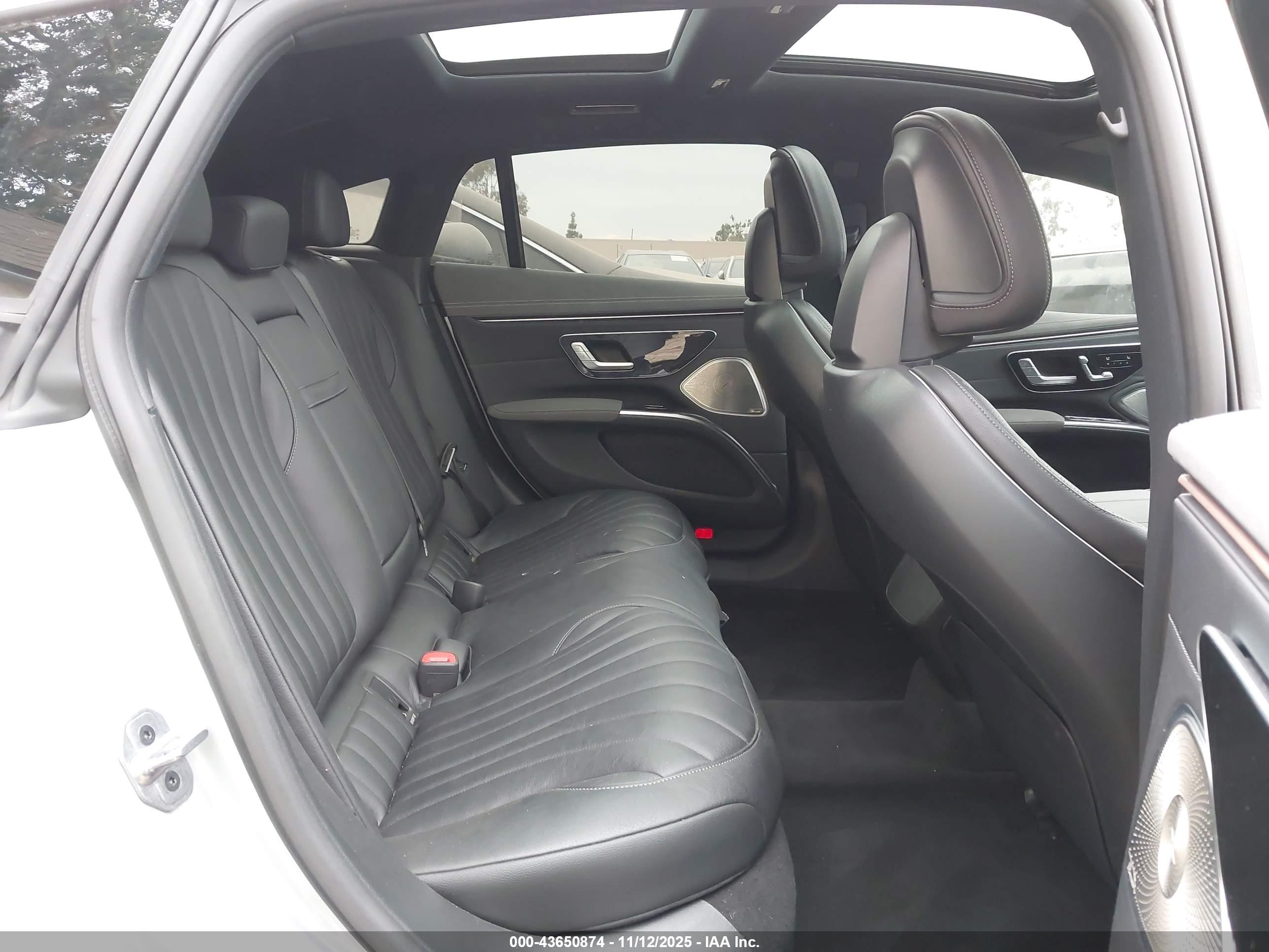 MERCEDES-BENZ EQS image 8