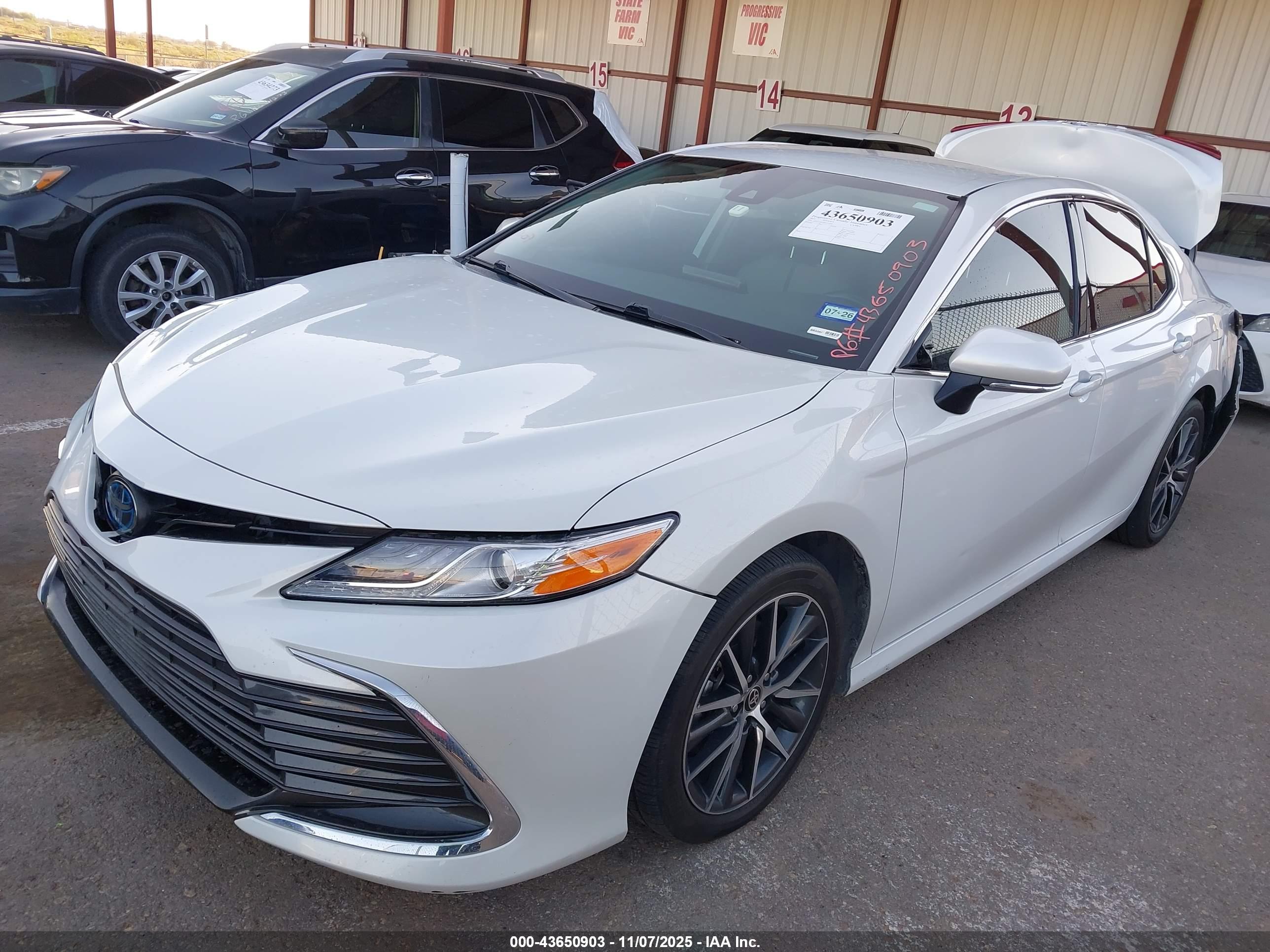 TOYOTA CAMRY image 2