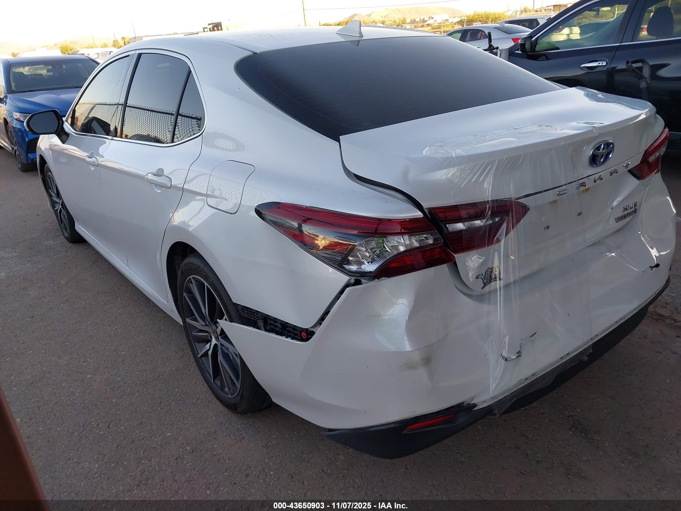 TOYOTA CAMRY image 3