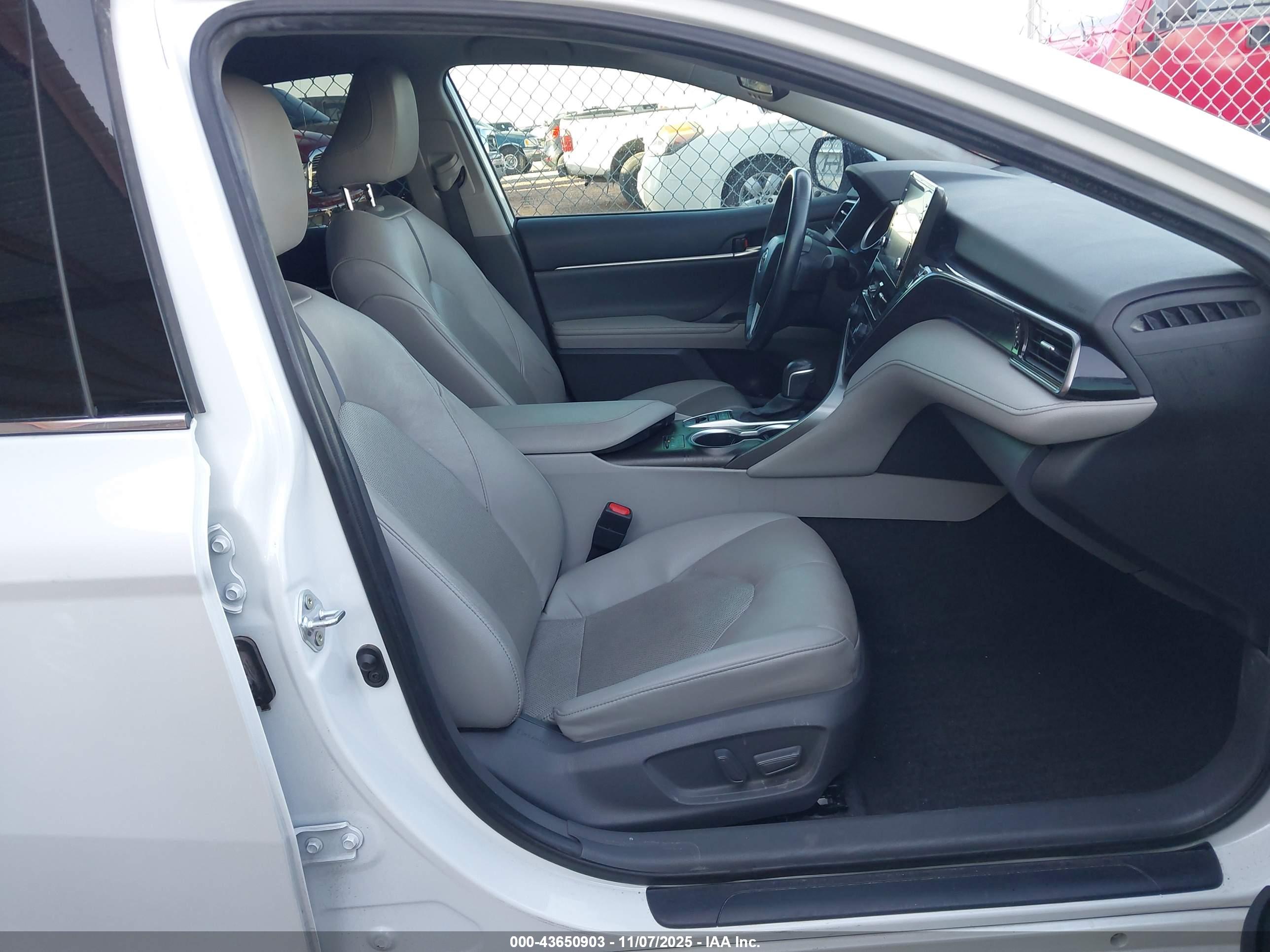 TOYOTA CAMRY image 5