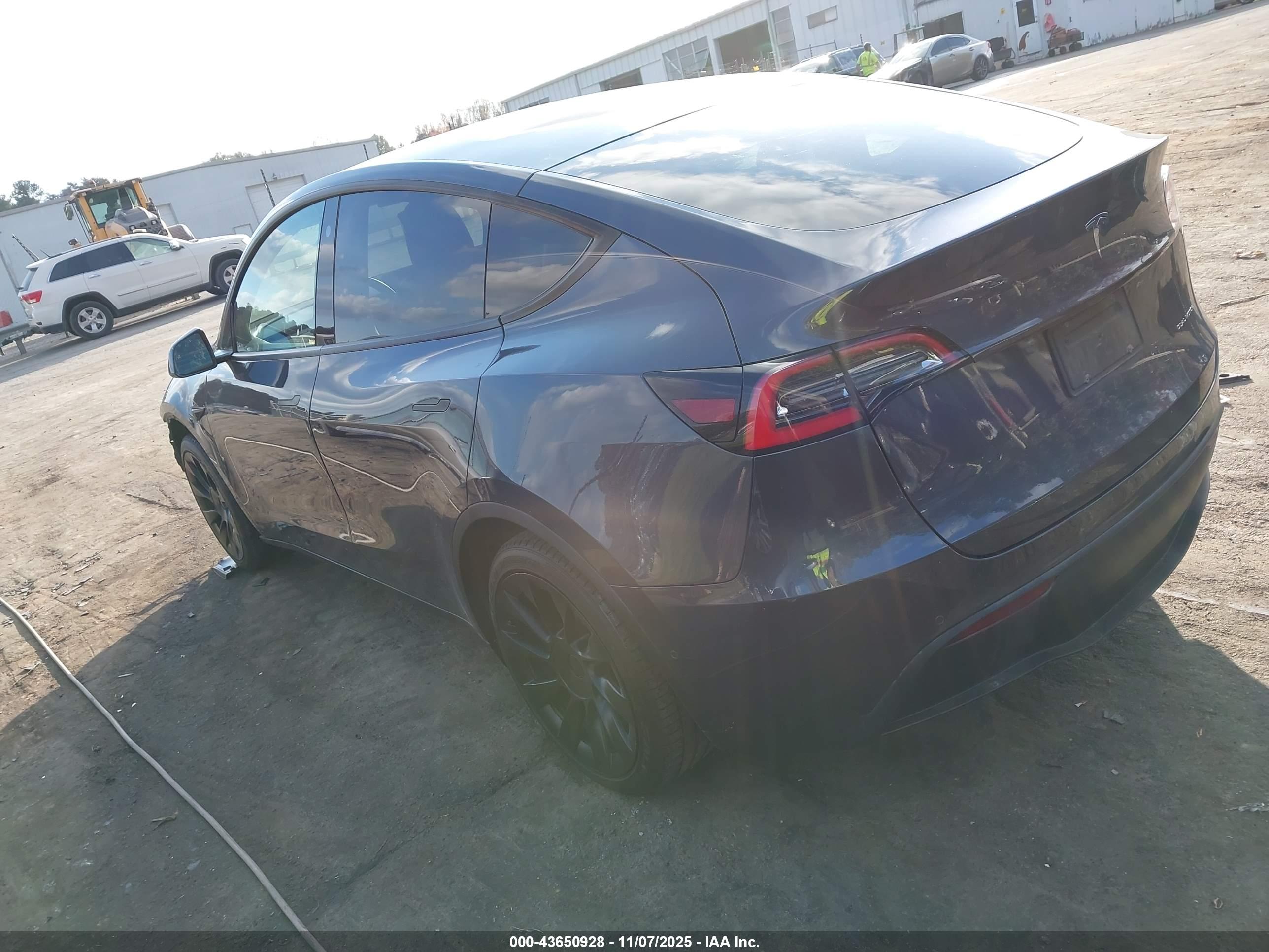 TESLA MODEL image 3