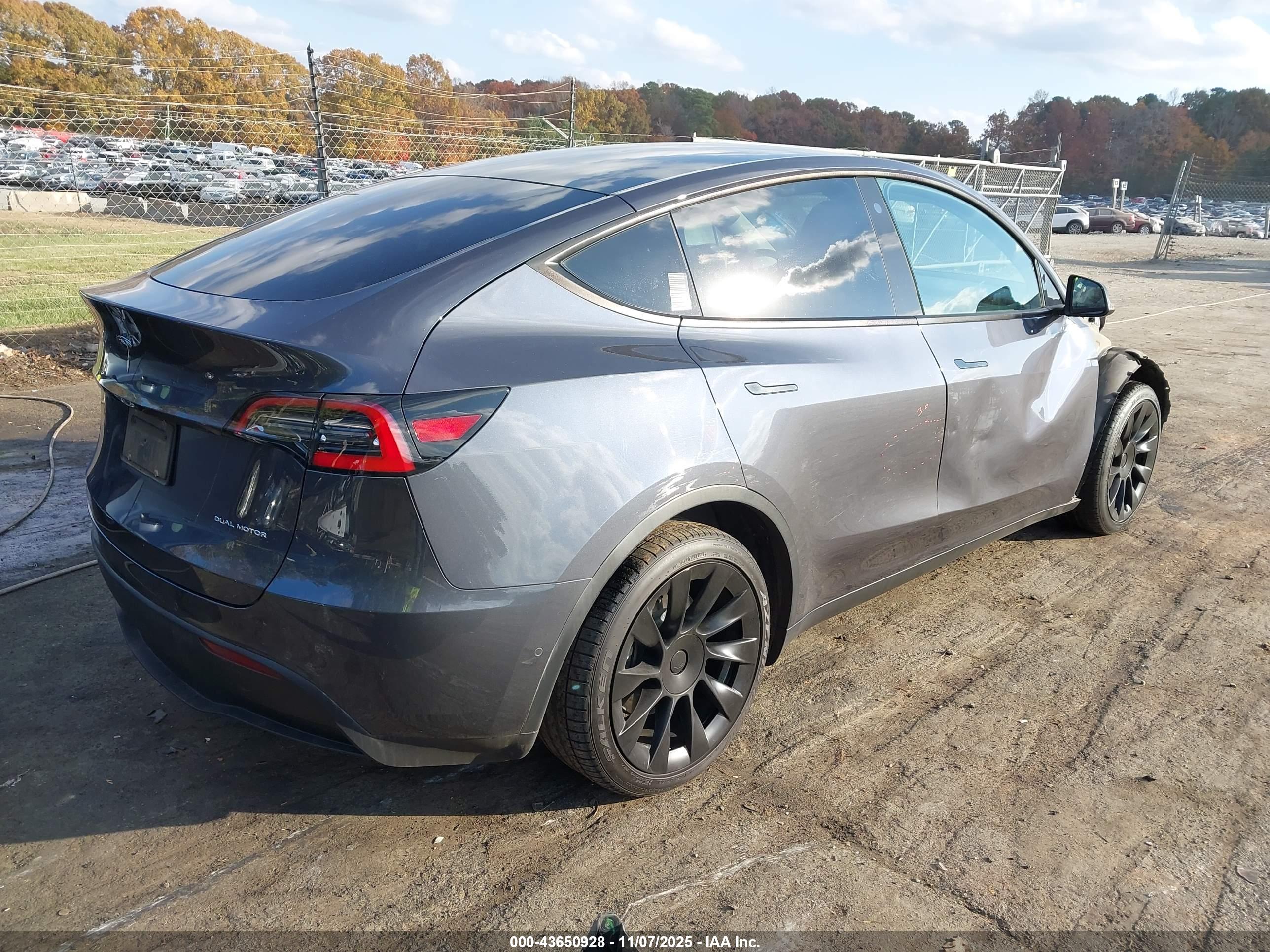 TESLA MODEL image 4