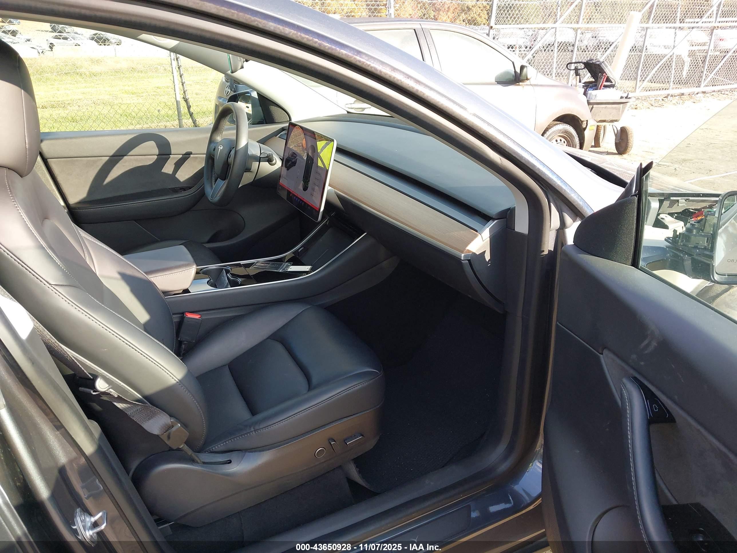 TESLA MODEL image 5