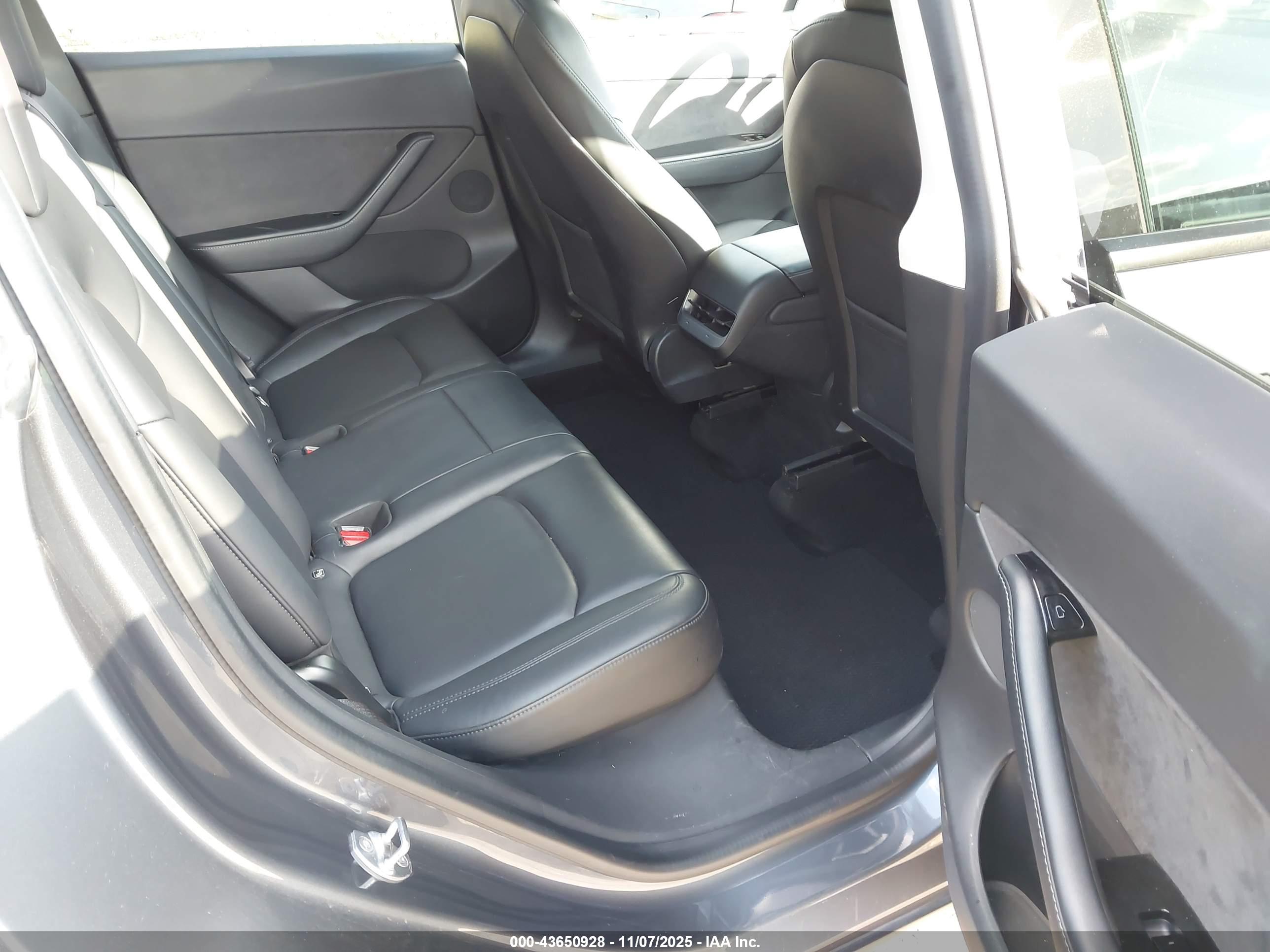 TESLA MODEL image 8