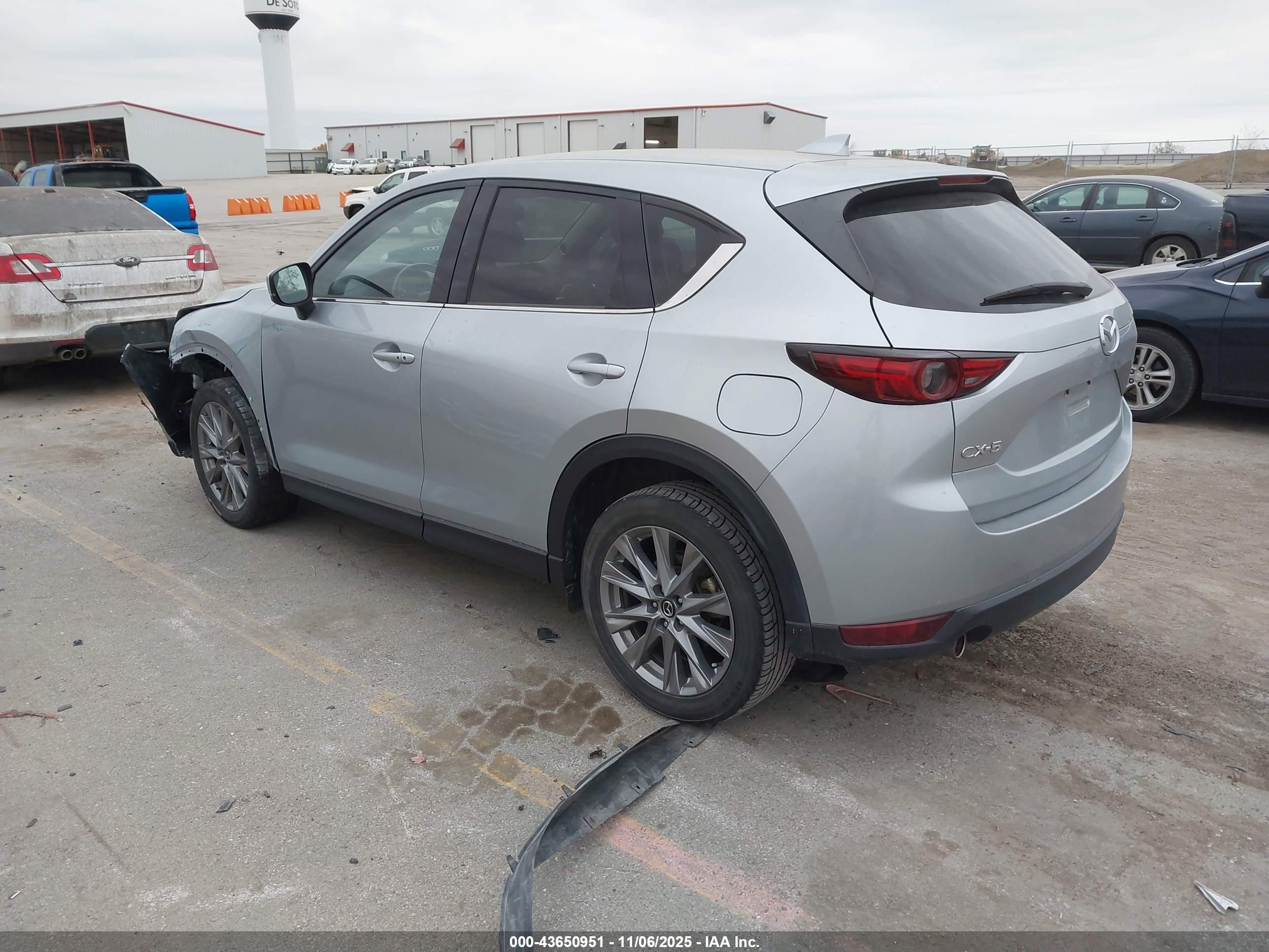 MAZDA CX-5 image 3