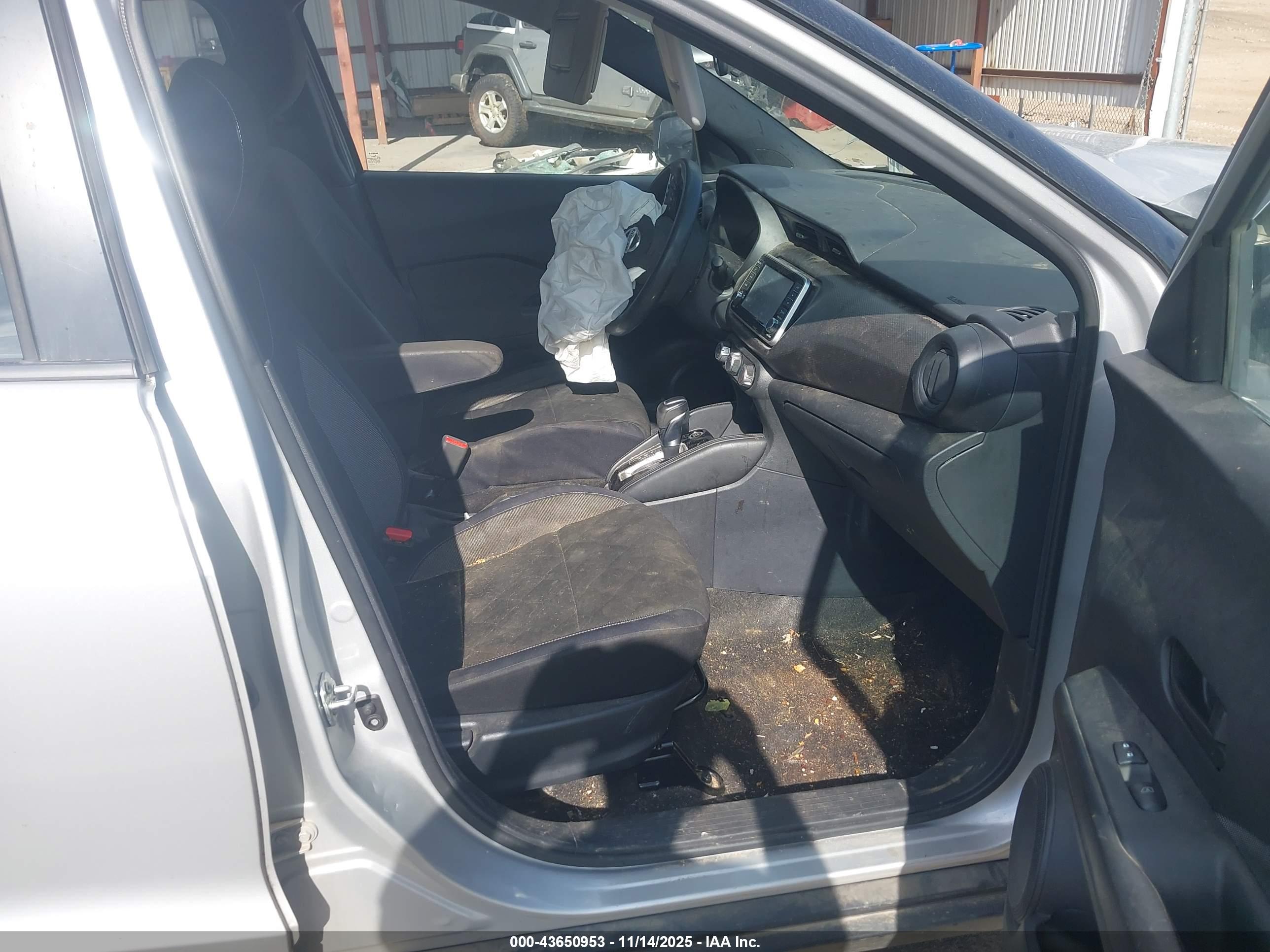 NISSAN KICKS image 5