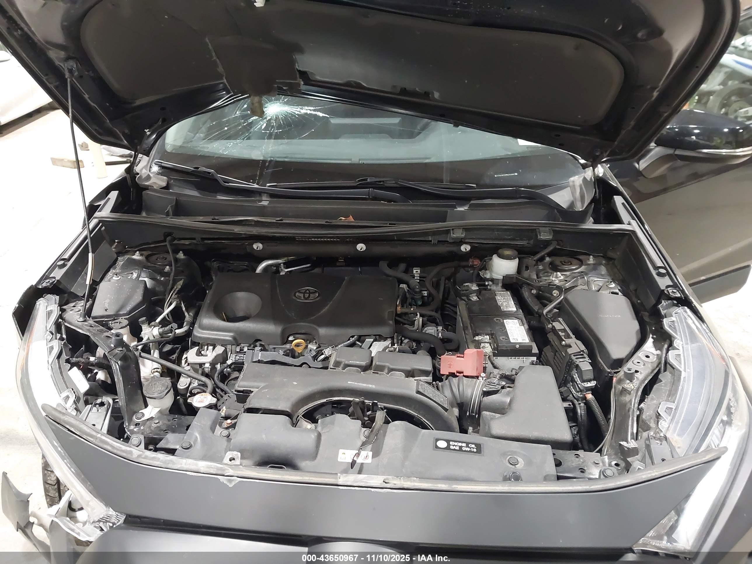 TOYOTA RAV4 image 10