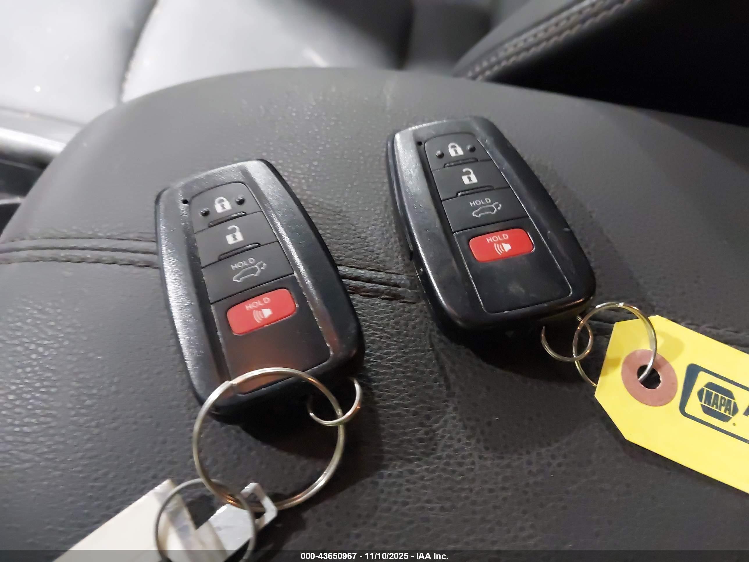 TOYOTA RAV4 image 11