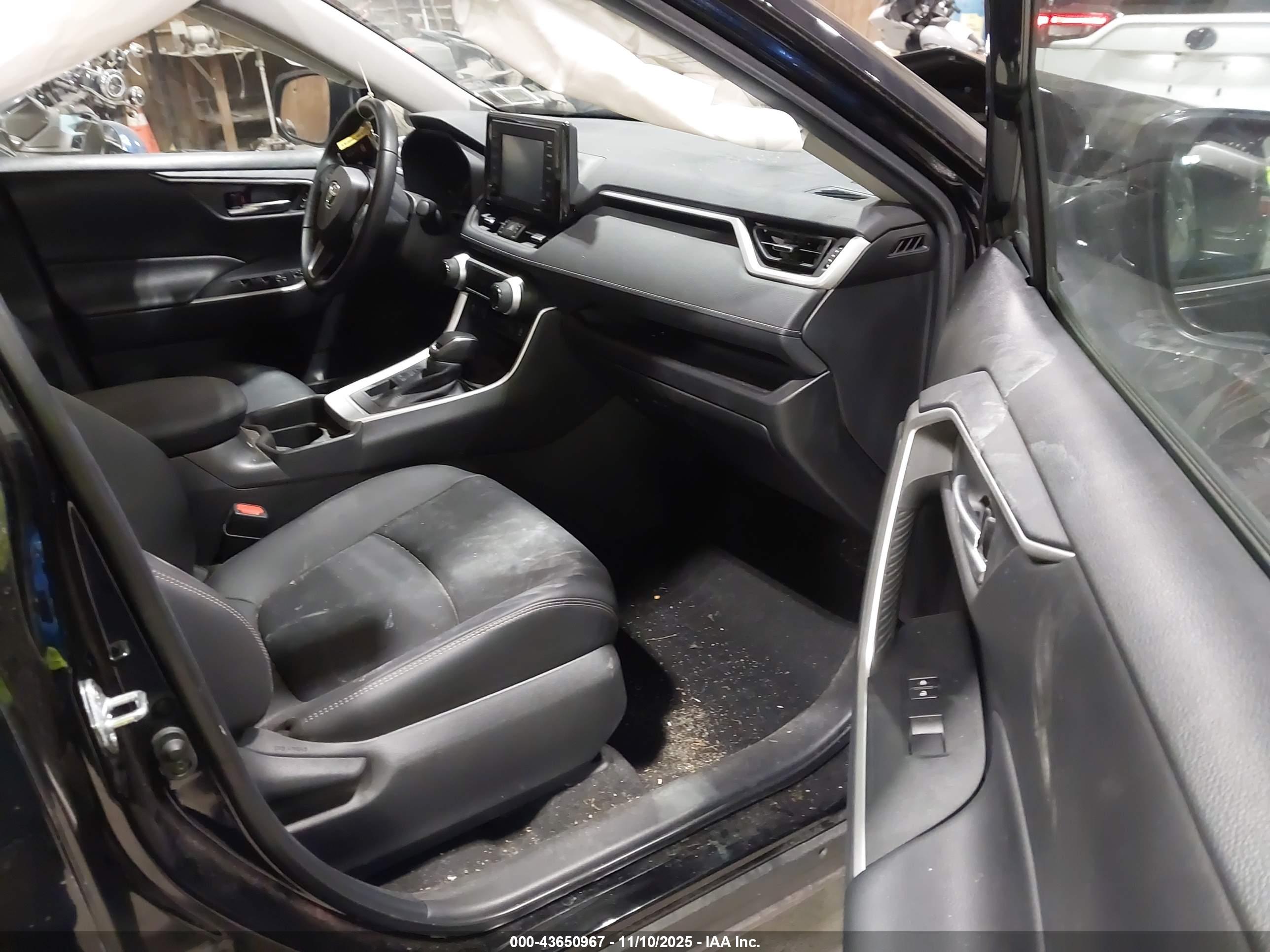 TOYOTA RAV4 image 5