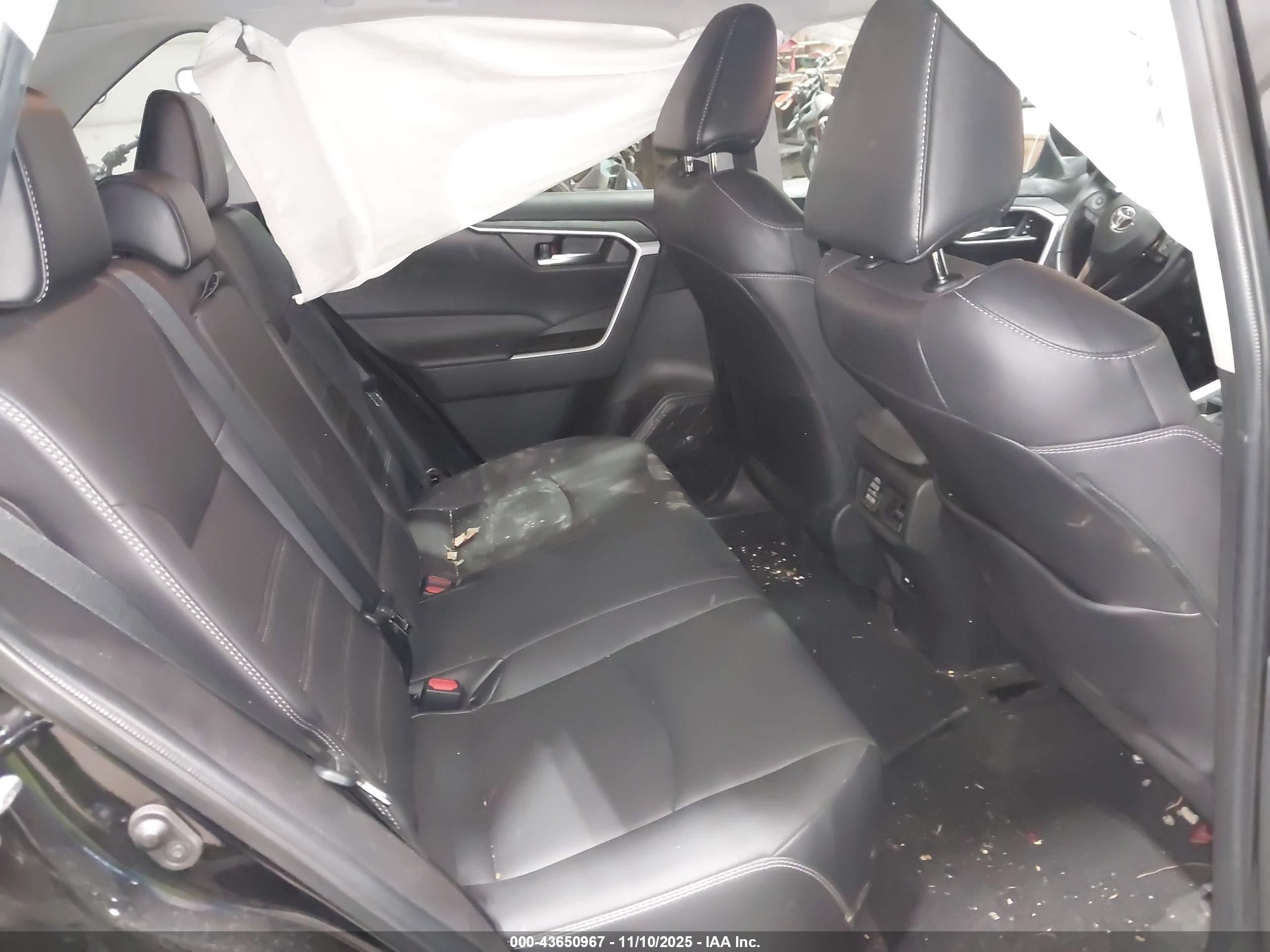 TOYOTA RAV4 image 8