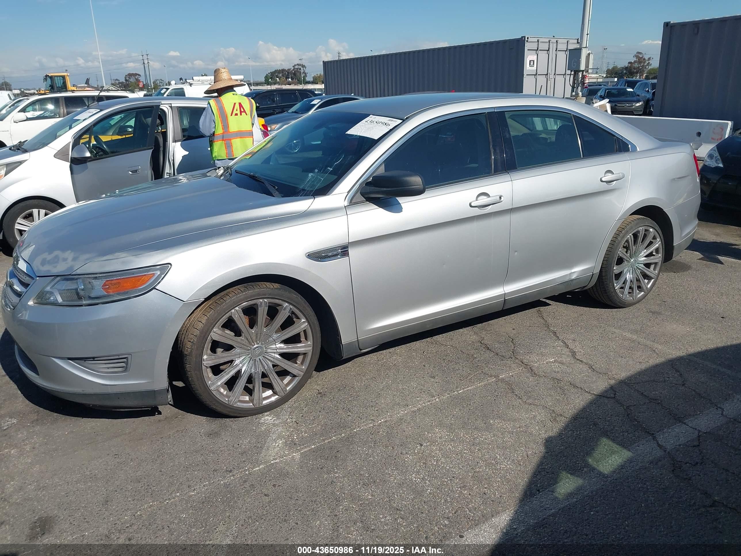 FORD TAURUS image 2