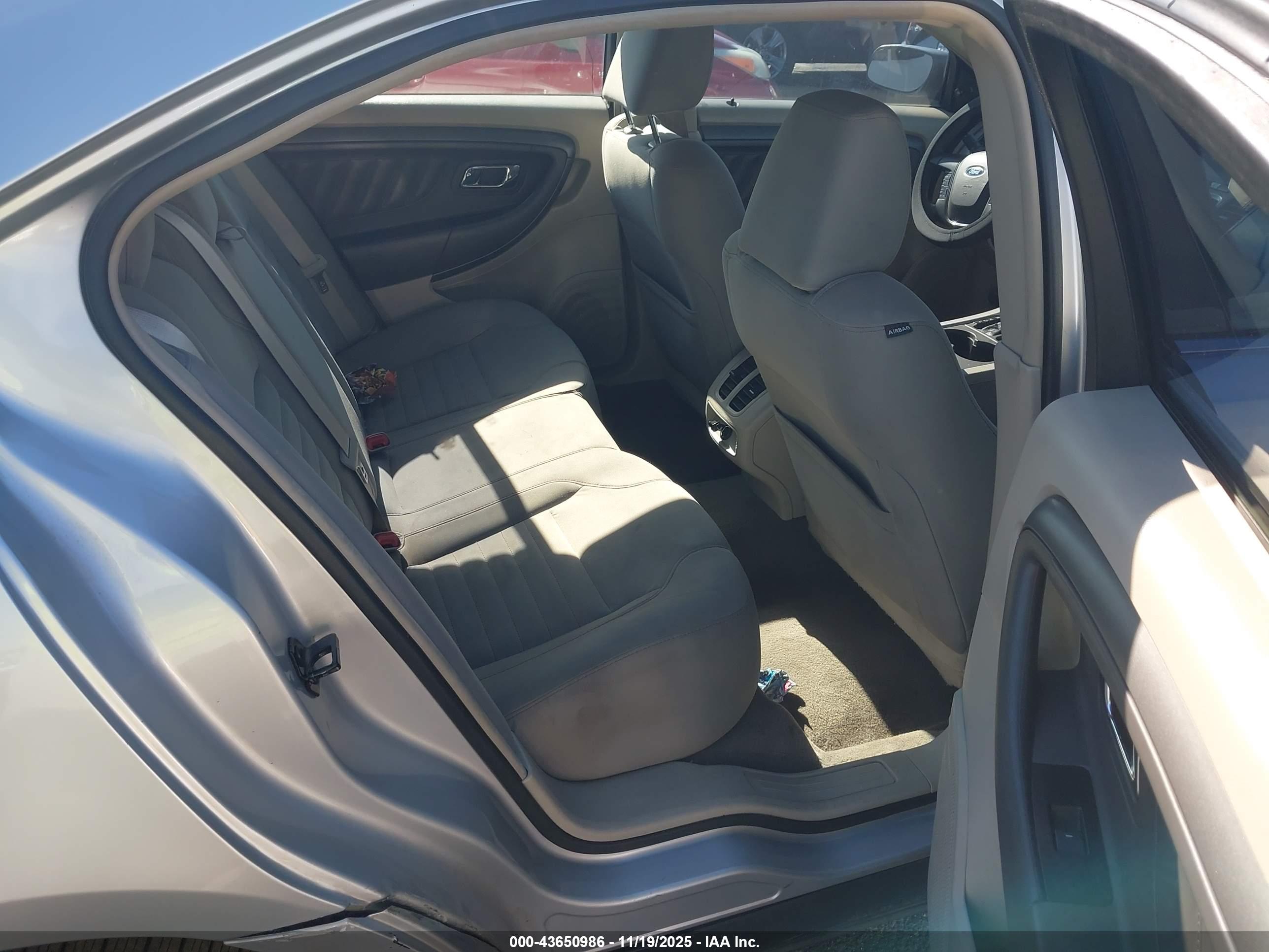 FORD TAURUS image 8