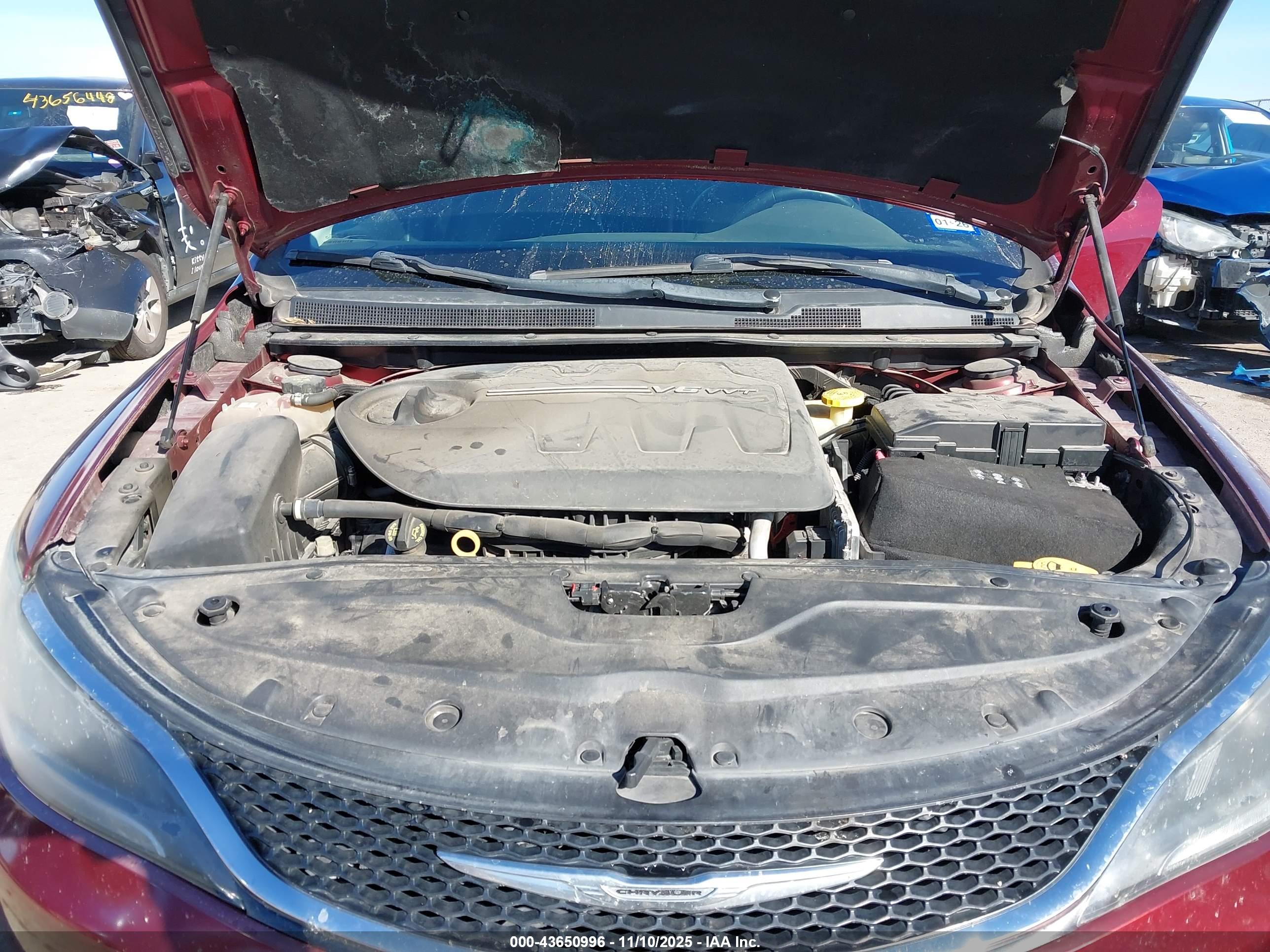 CHRYSLER 200 image 10