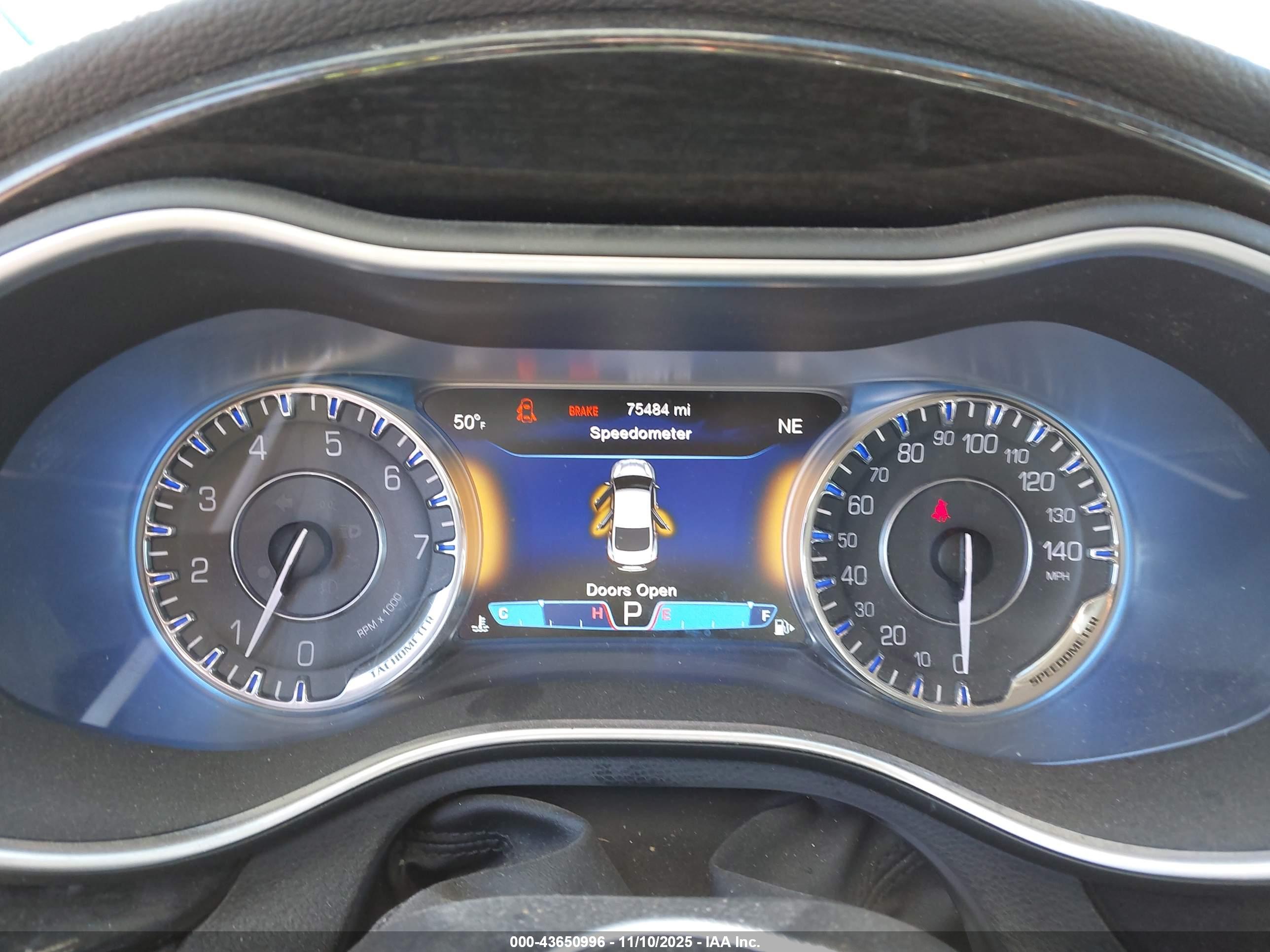 CHRYSLER 200 image 7
