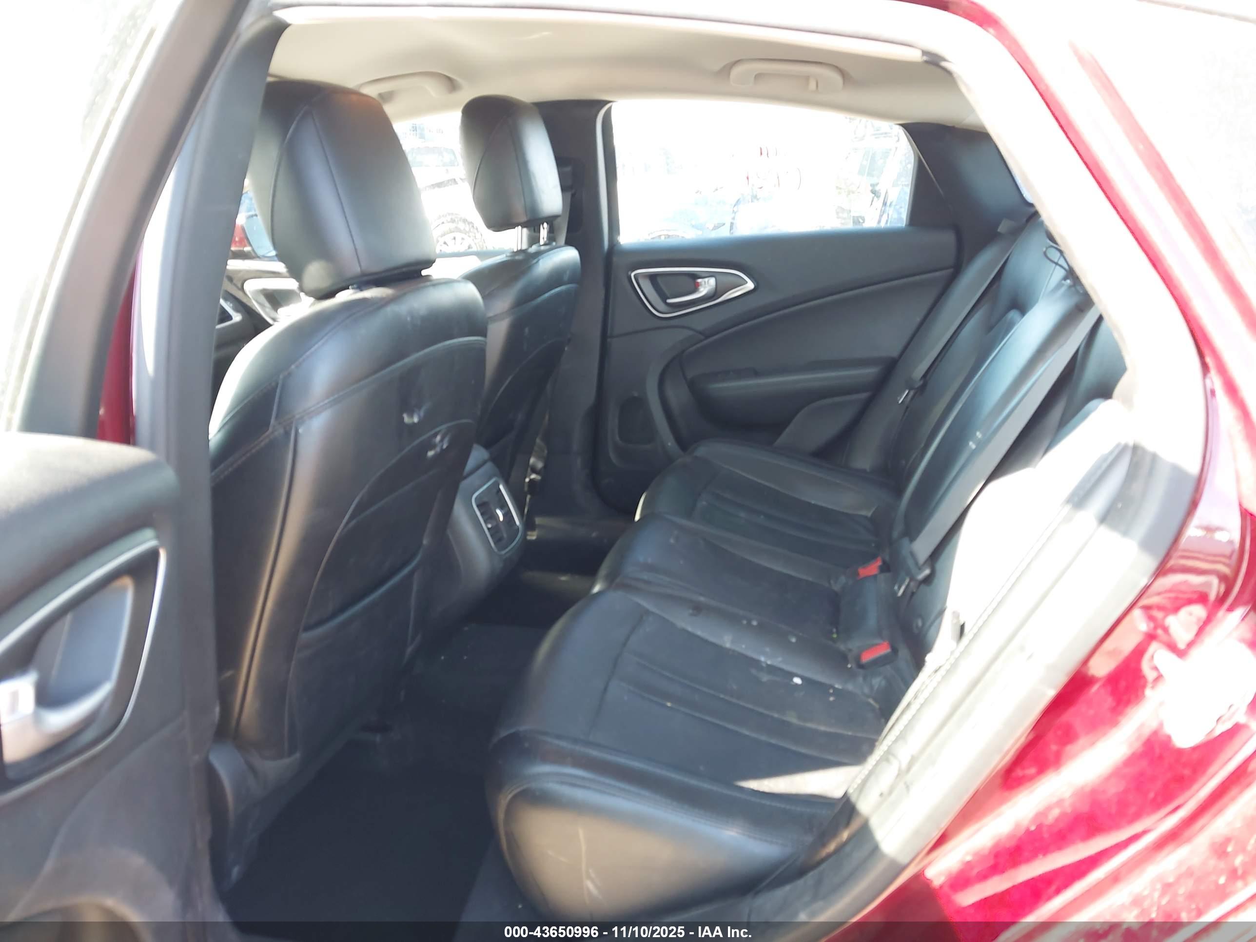 CHRYSLER 200 image 8