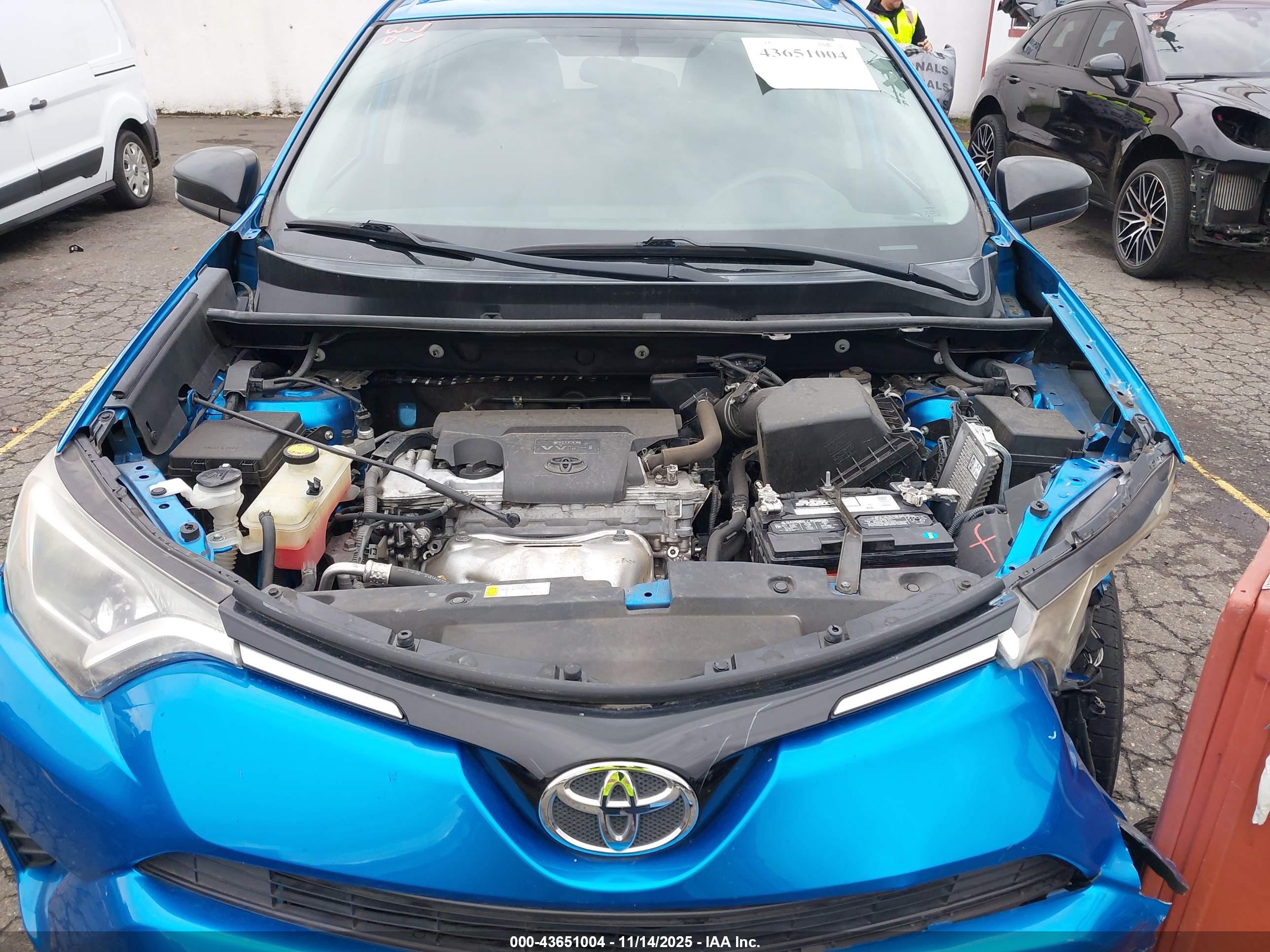 TOYOTA RAV4 image 10
