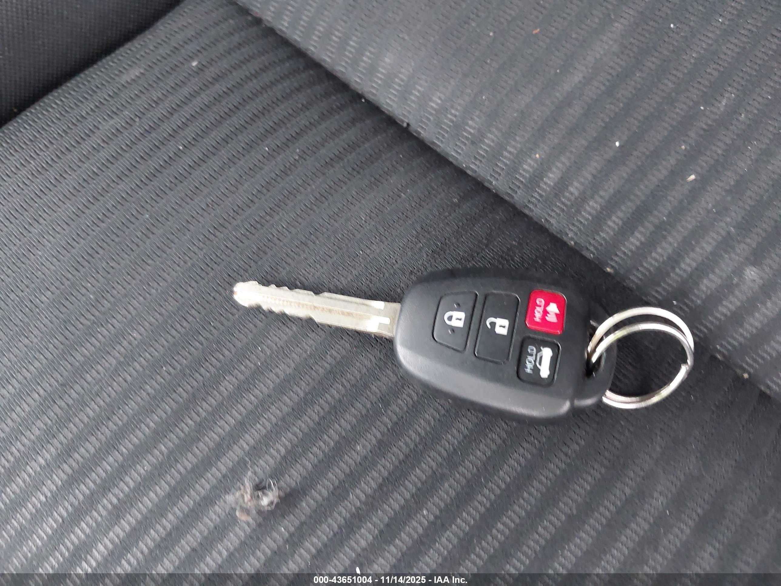 TOYOTA RAV4 image 11