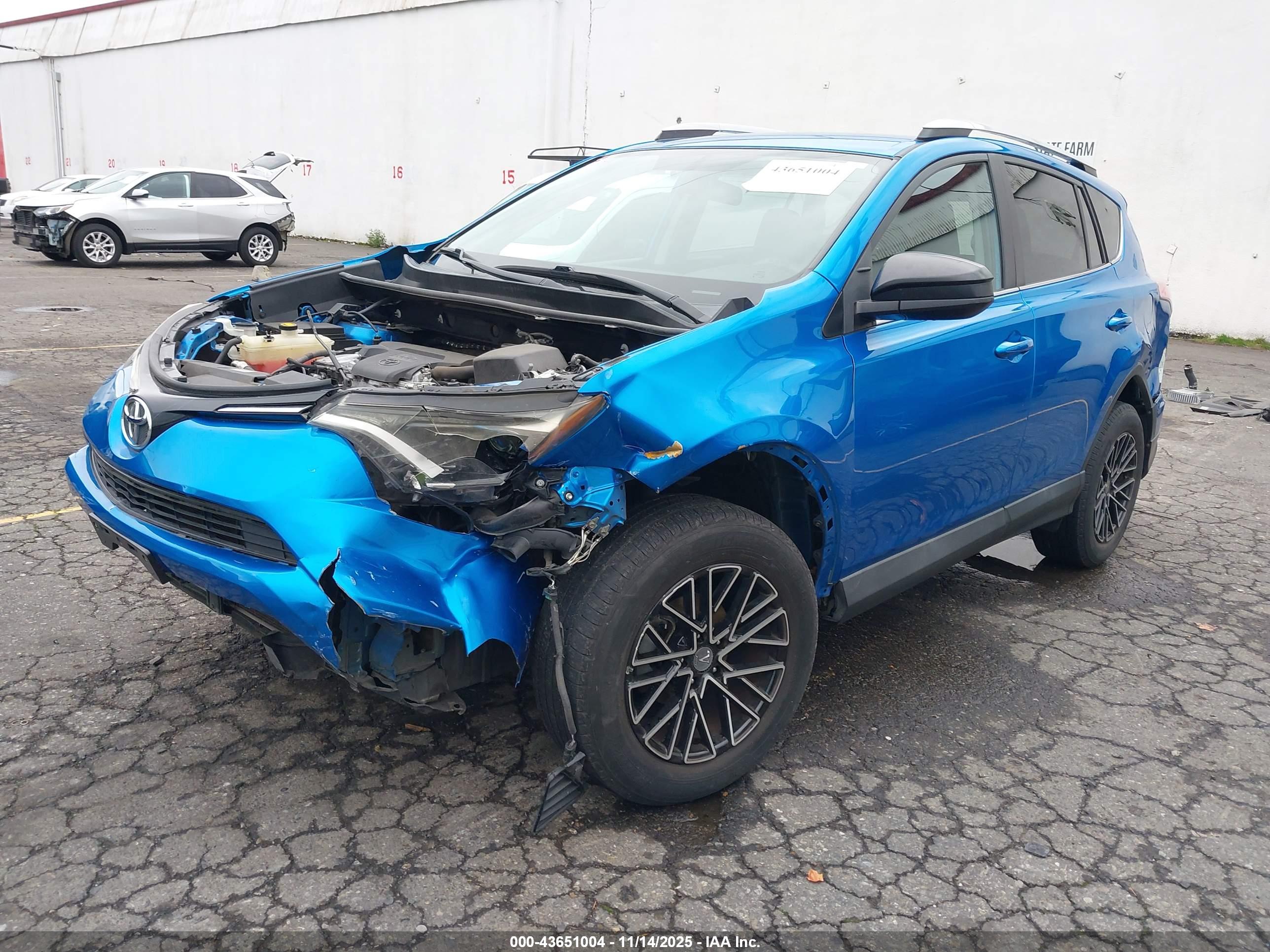 TOYOTA RAV4 image 2