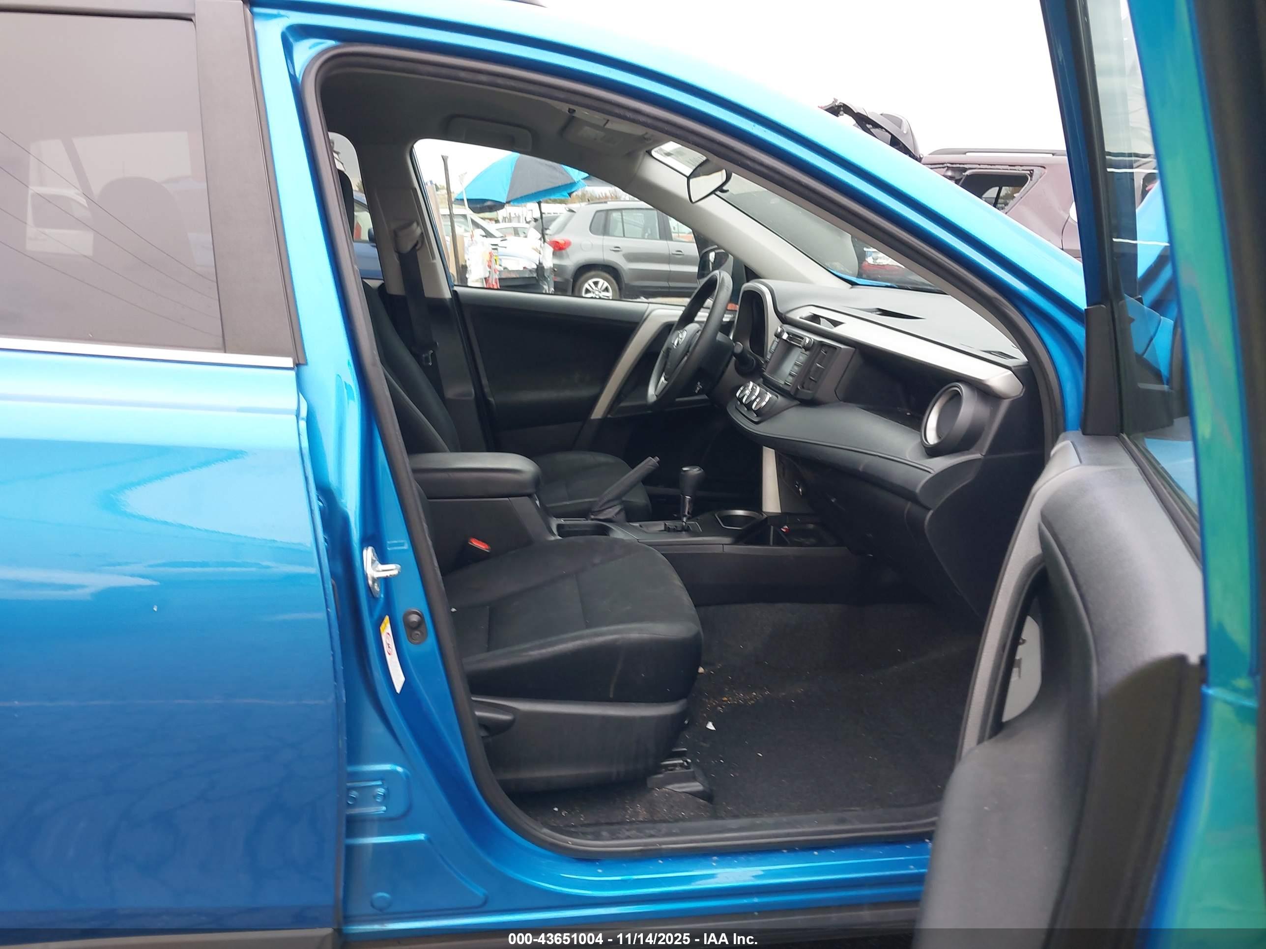 TOYOTA RAV4 image 5