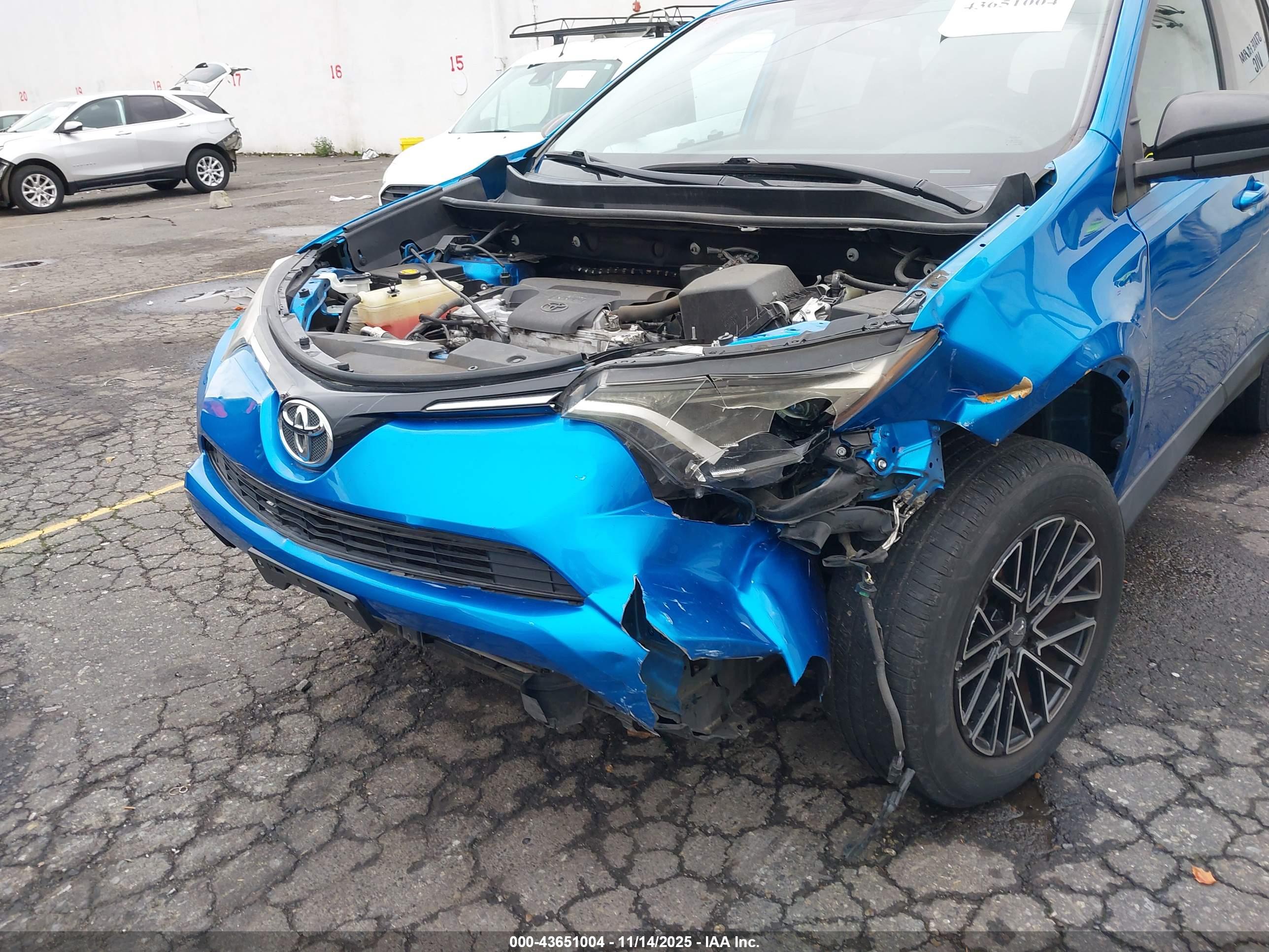 TOYOTA RAV4 image 6