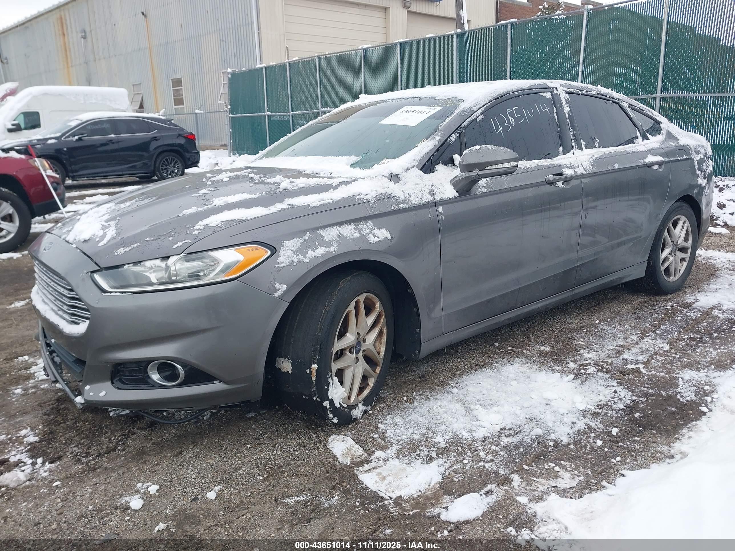 FORD FUSION image 2
