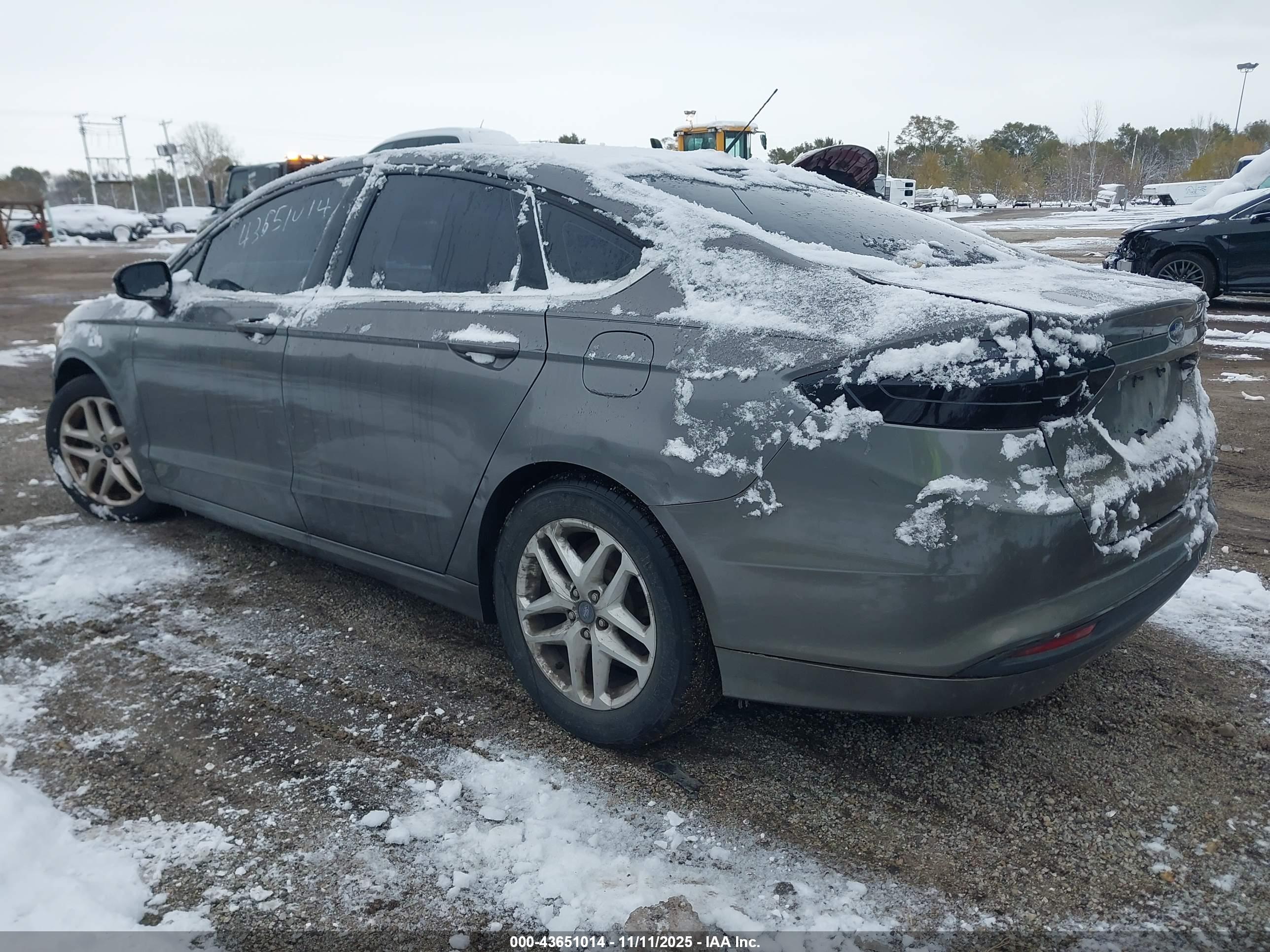 FORD FUSION image 3