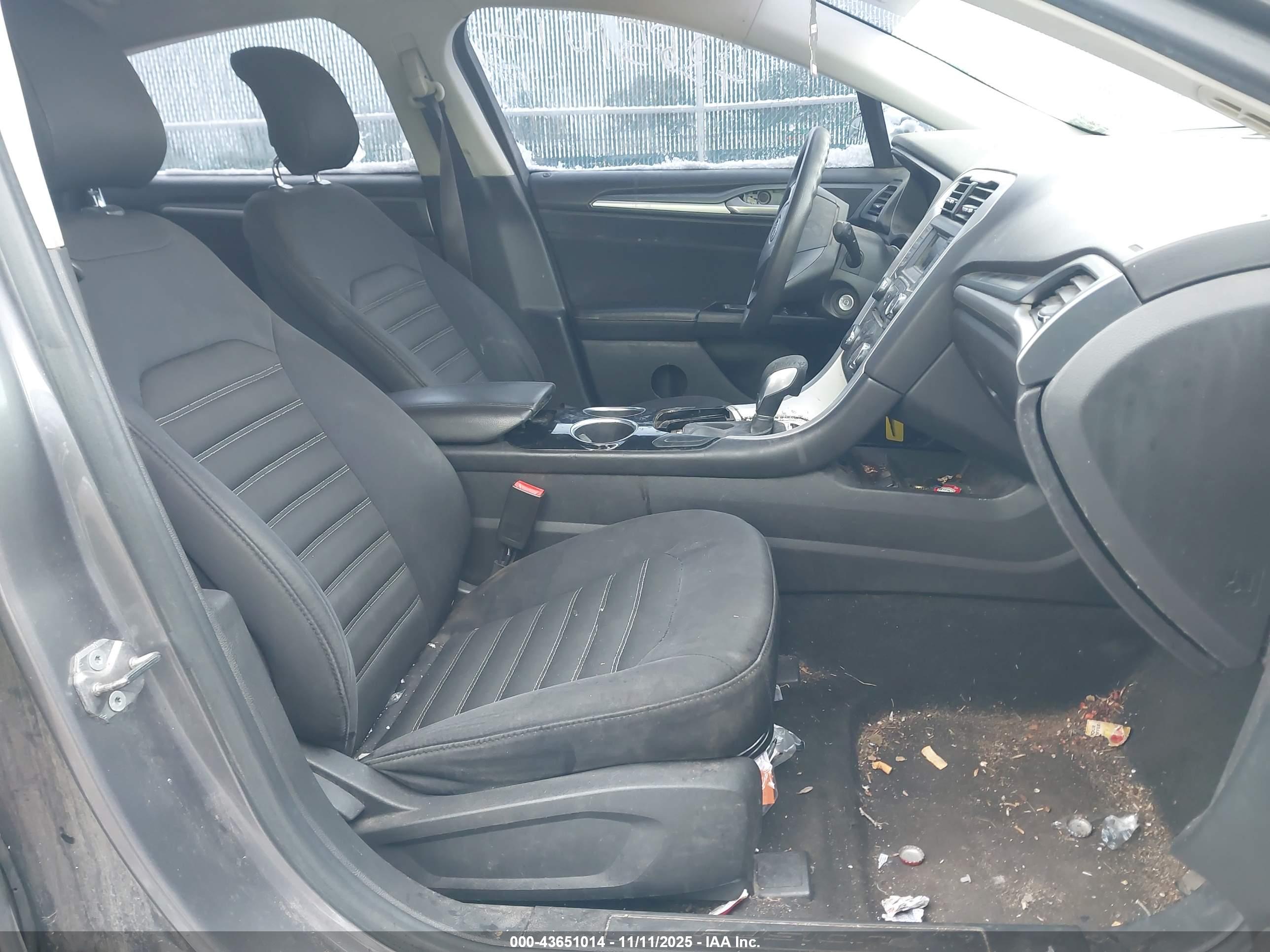 FORD FUSION image 5