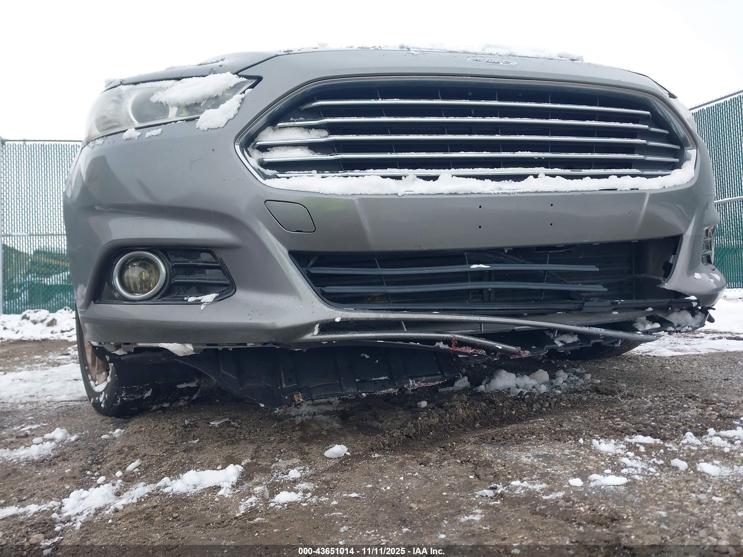 FORD FUSION image 6