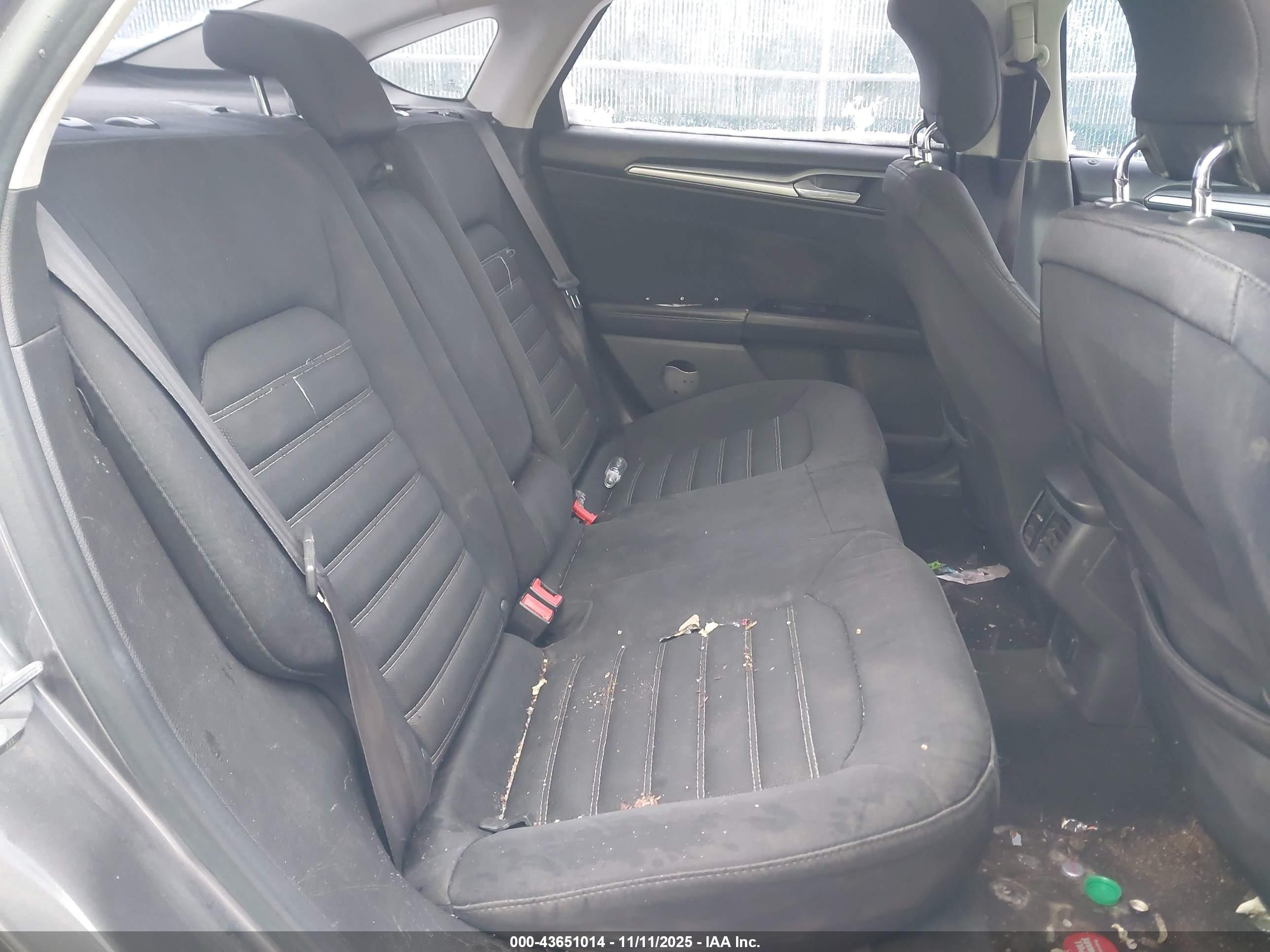 FORD FUSION image 8