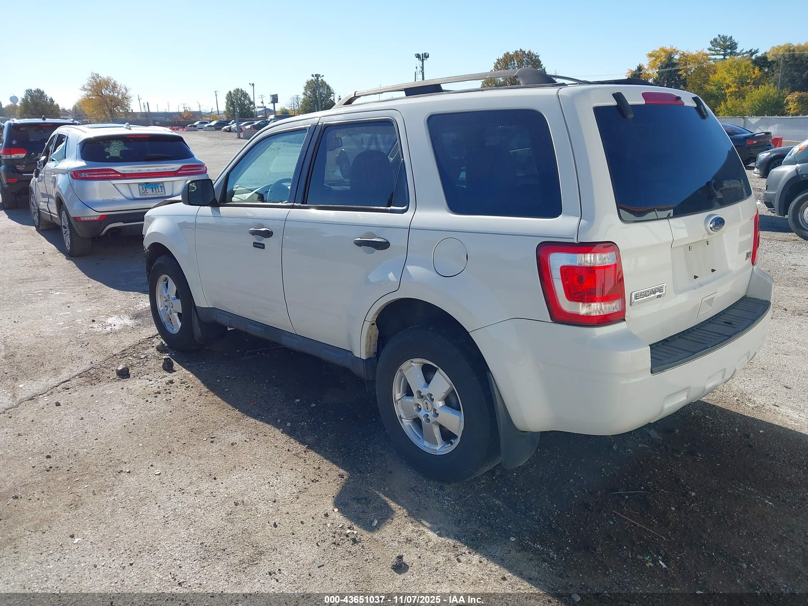 FORD ESCAPE image 3