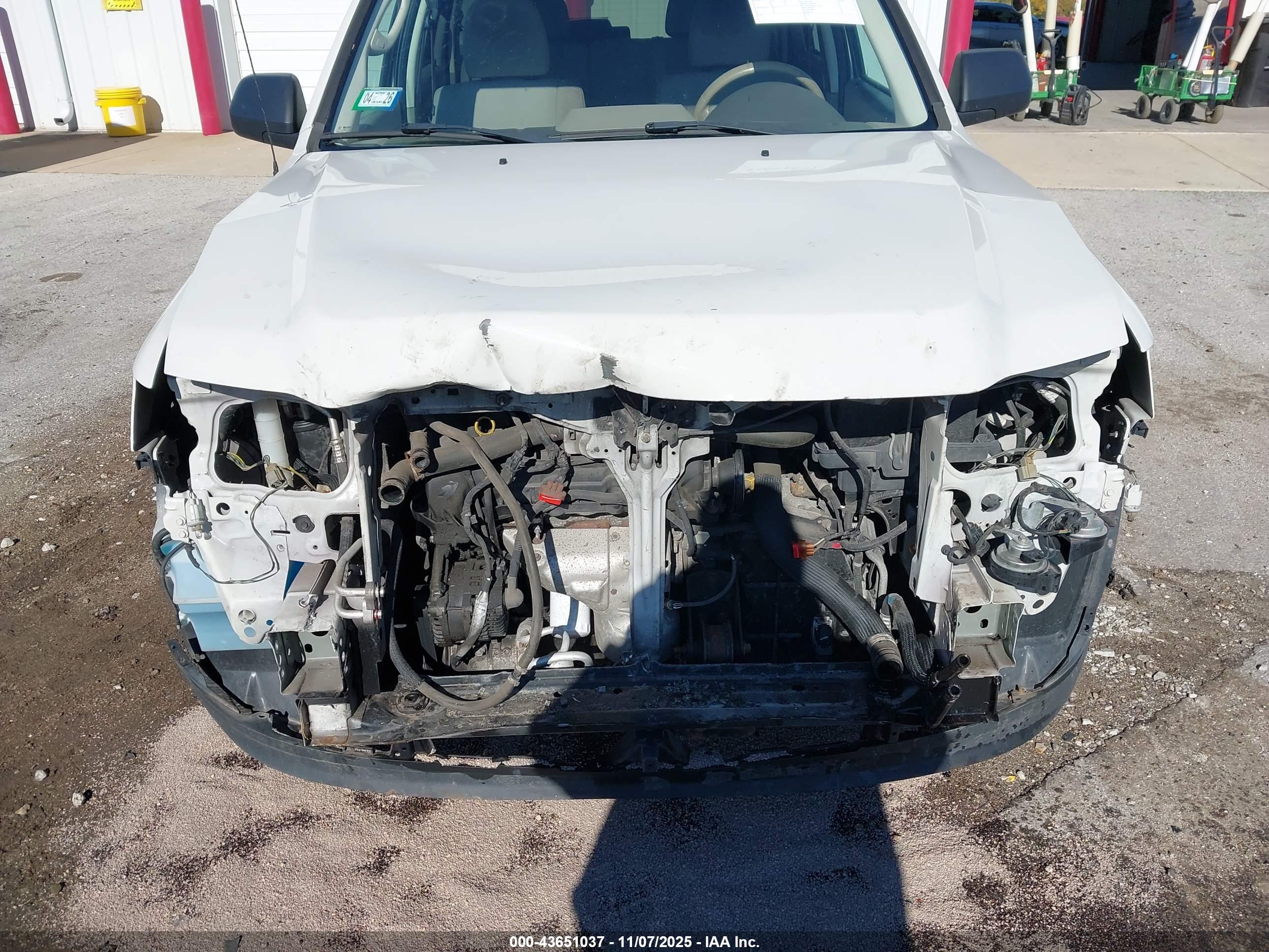 FORD ESCAPE image 6