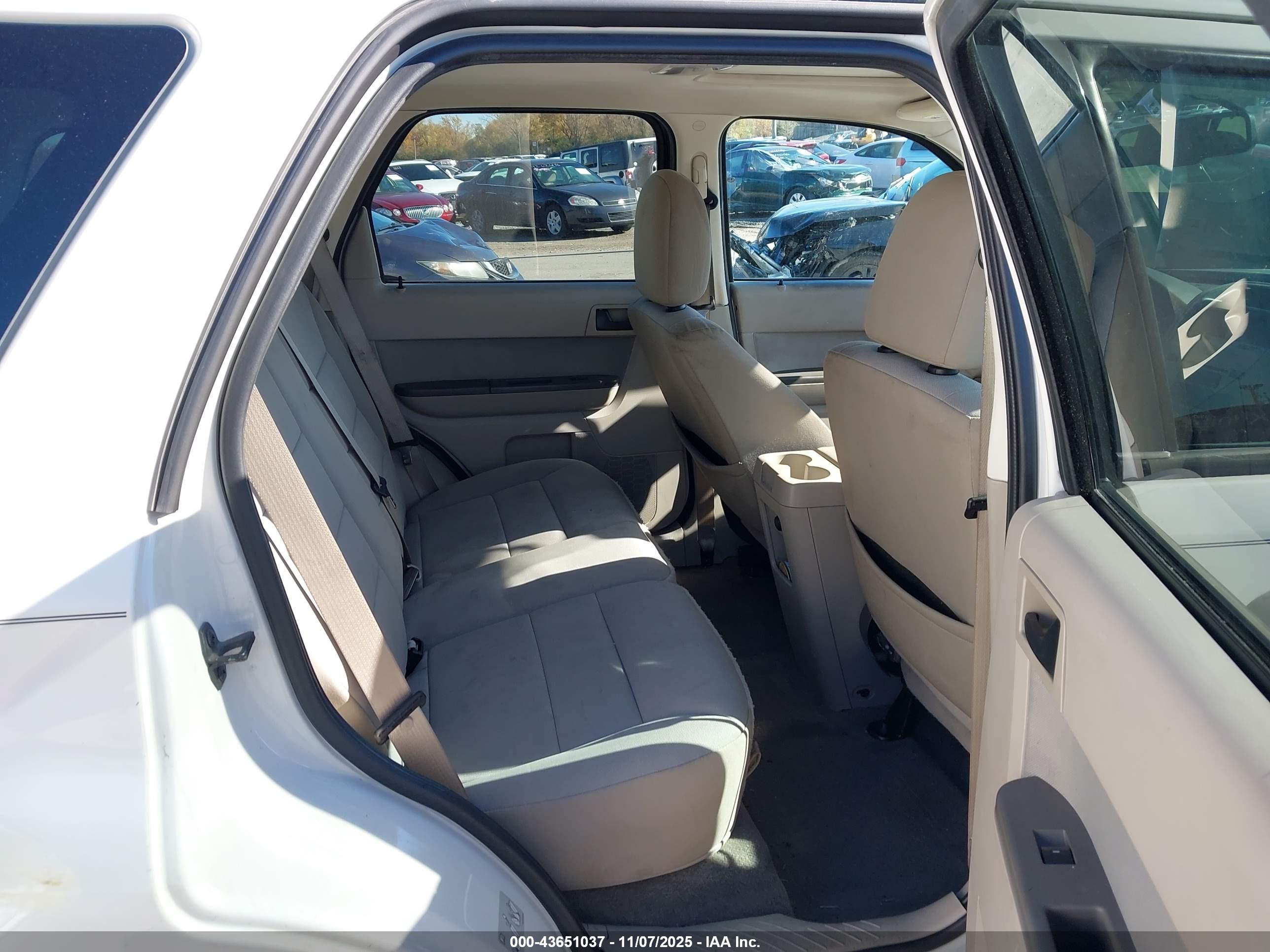 FORD ESCAPE image 8