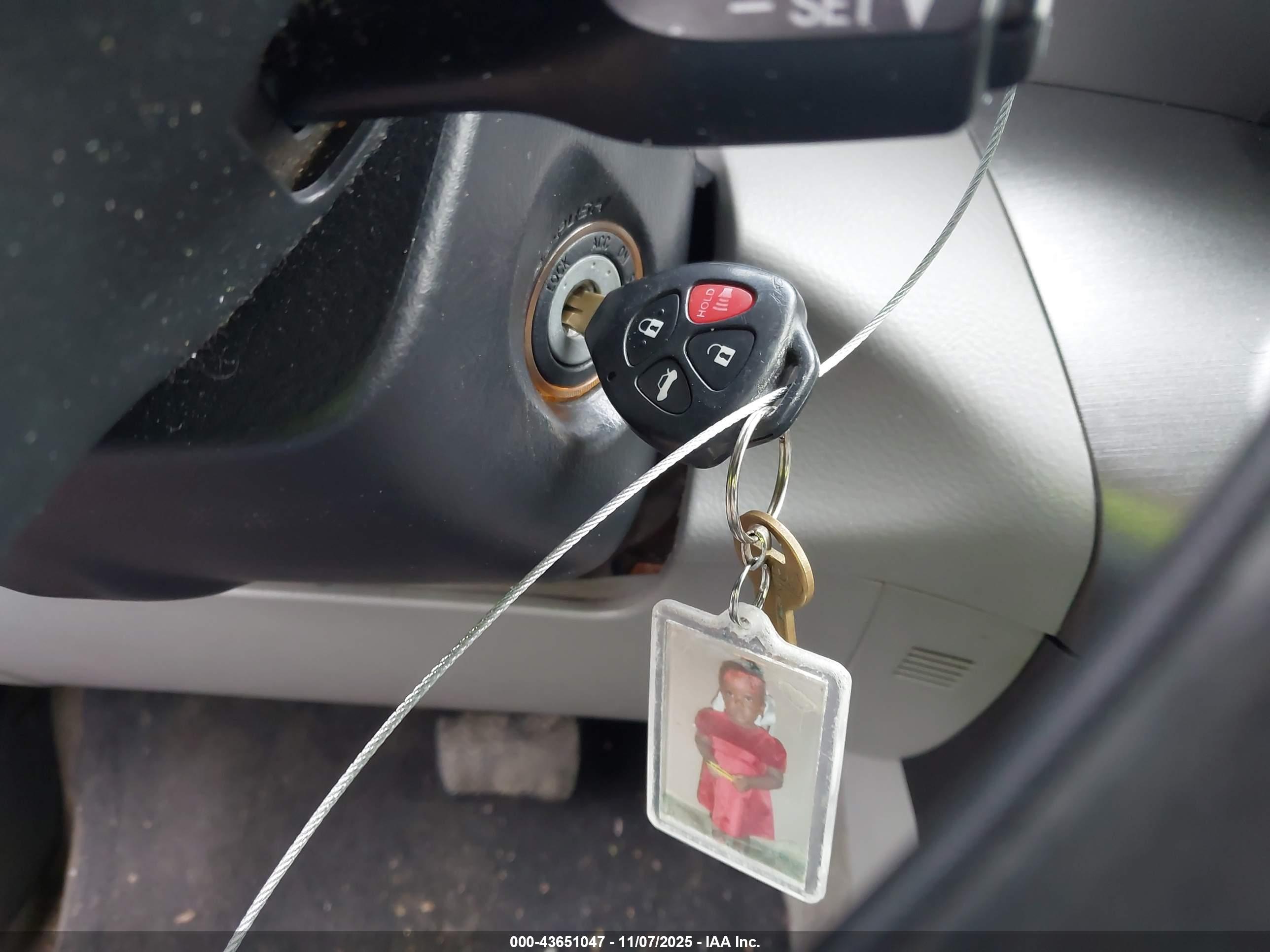 TOYOTA RAV4 image 11