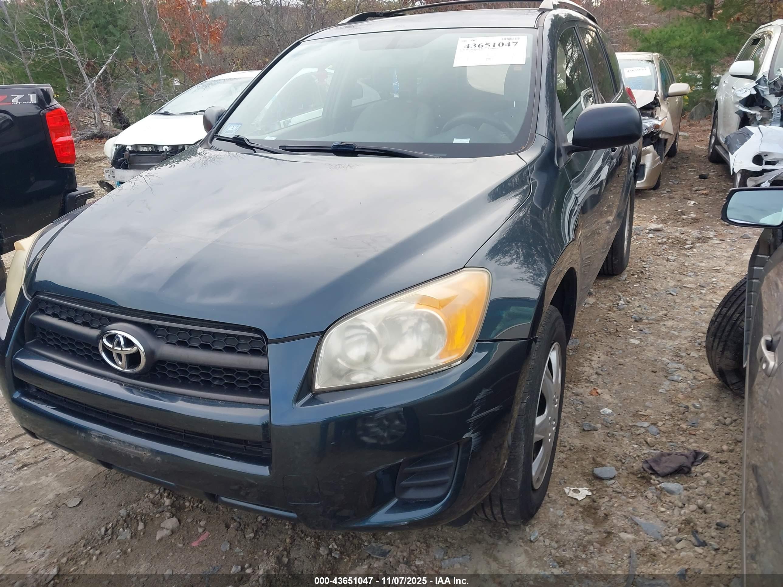 TOYOTA RAV4 image 2