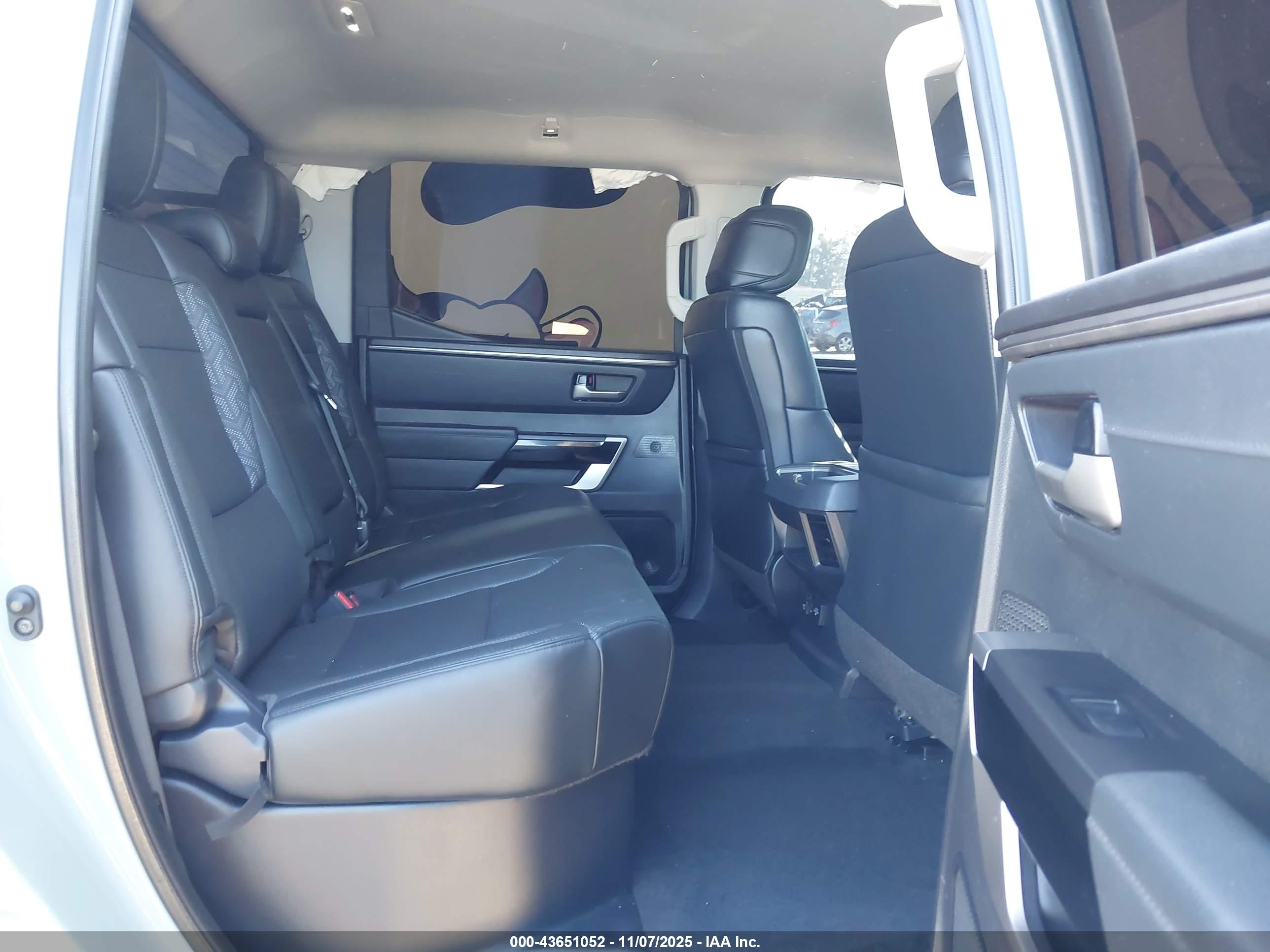 TOYOTA TUNDRA image 8