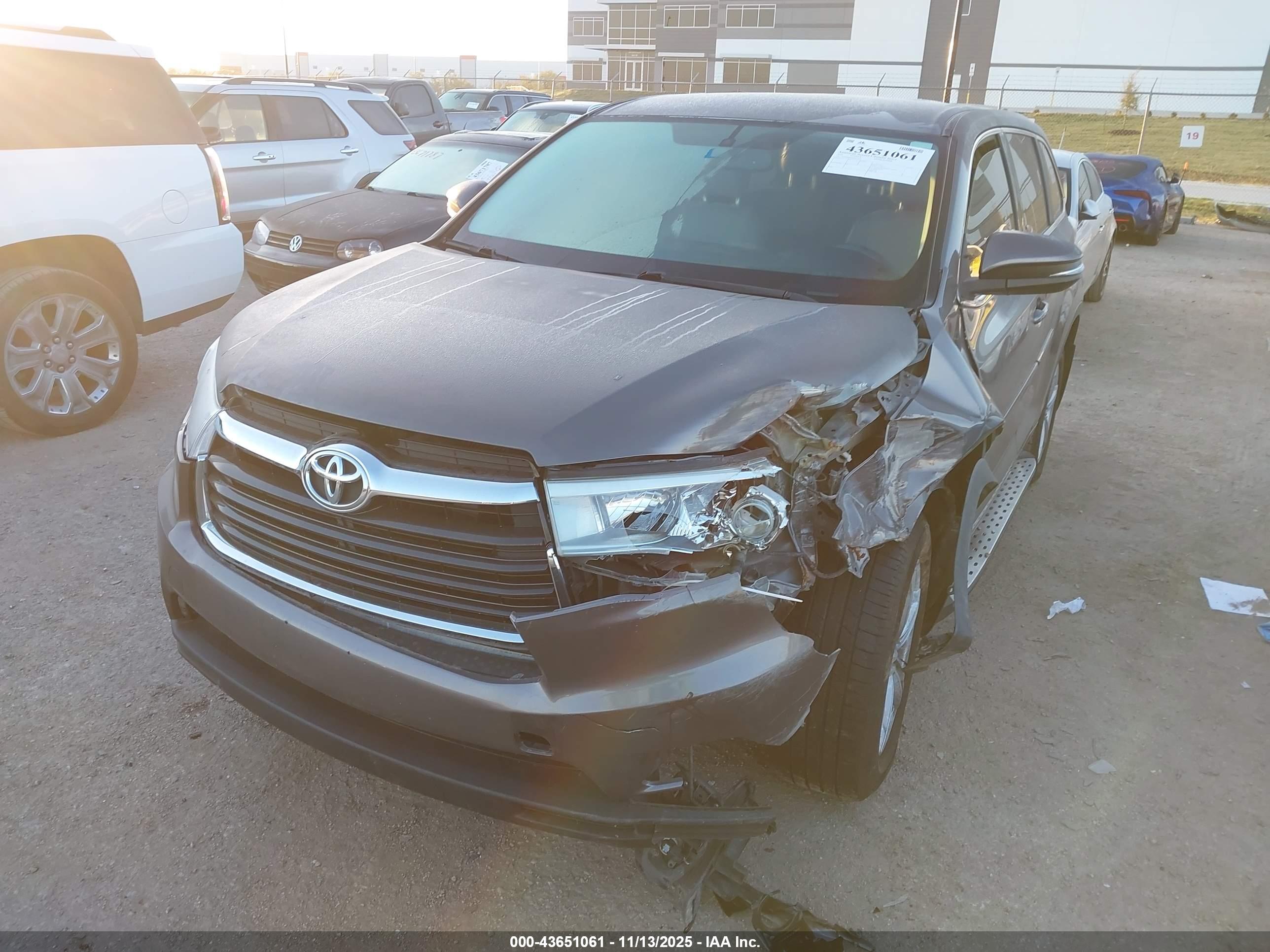 TOYOTA HIGHLANDER image 2