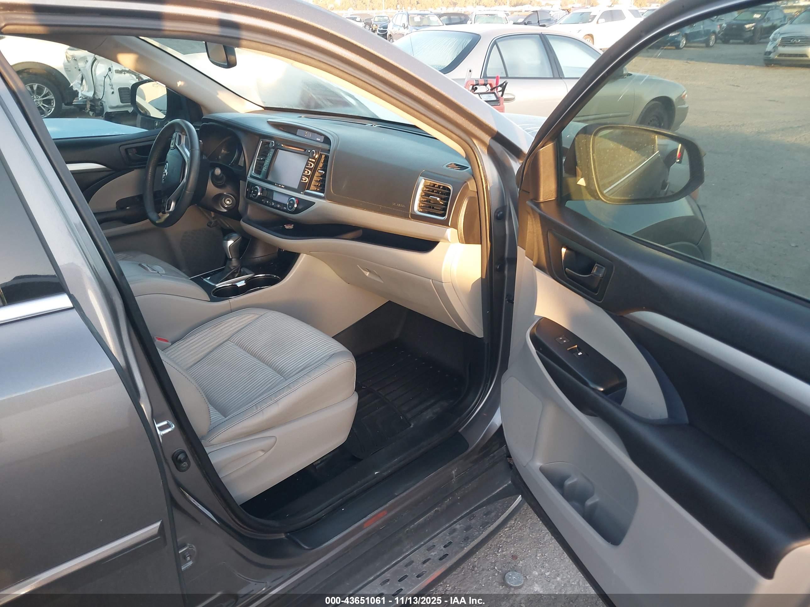 TOYOTA HIGHLANDER image 5