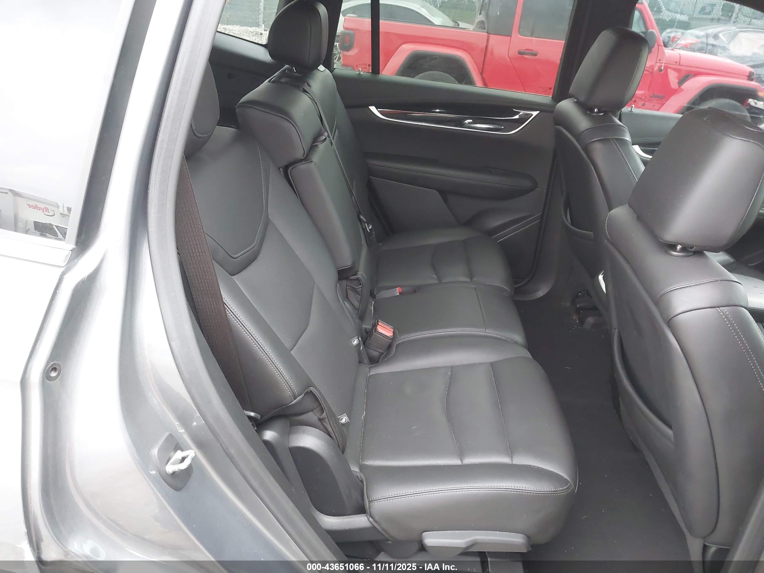 CADILLAC XT6 image 8