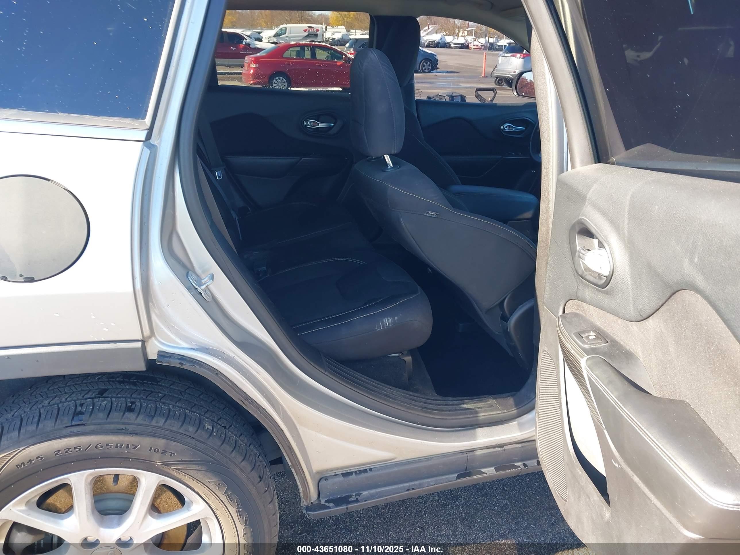 JEEP CHEROKEE image 8