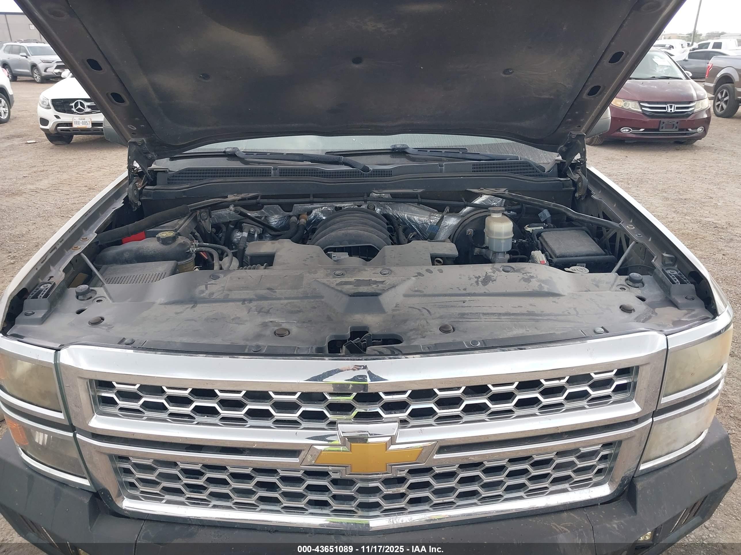 CHEVROLET SILVERADO image 10