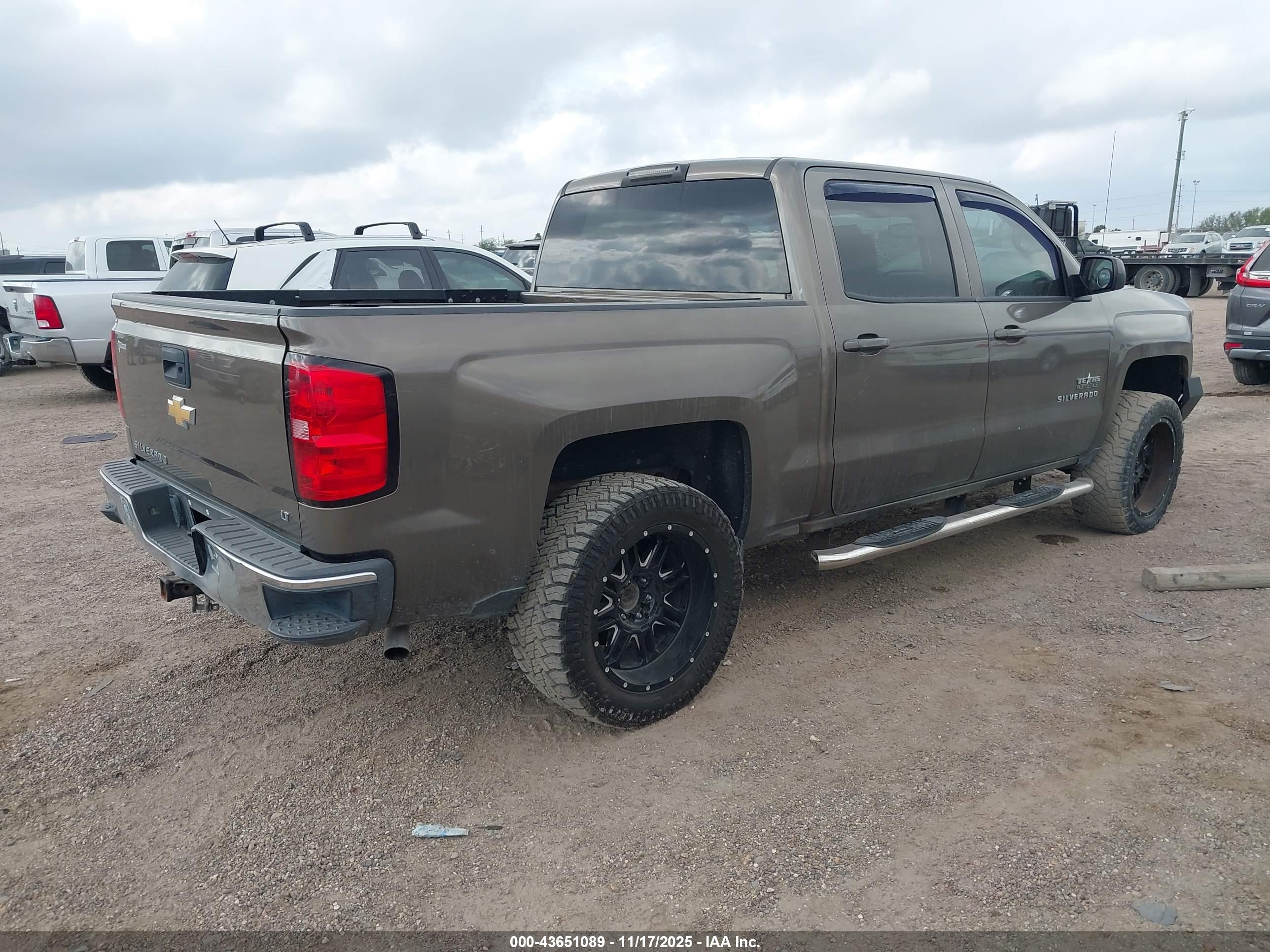 CHEVROLET SILVERADO image 4