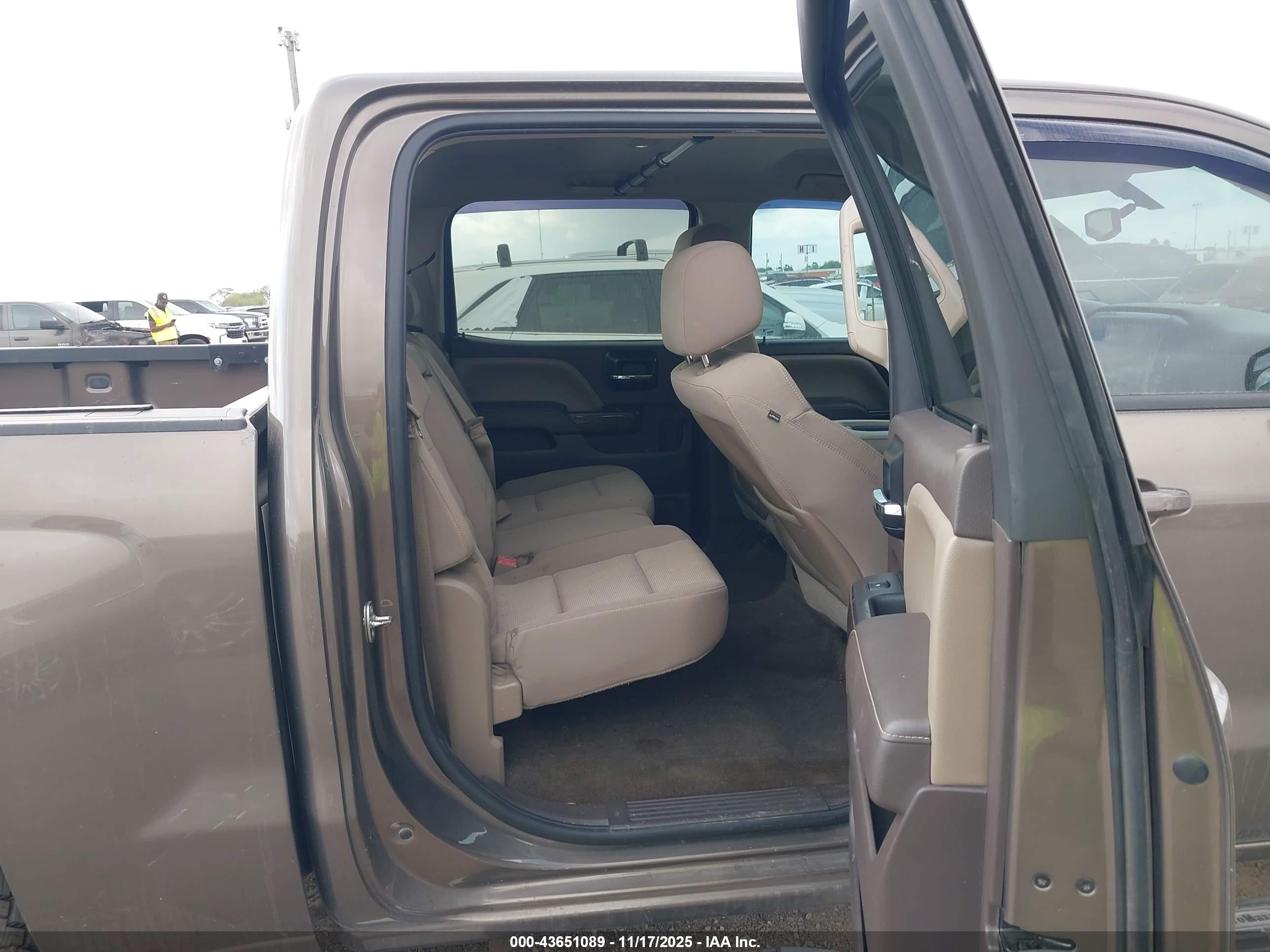 CHEVROLET SILVERADO image 8