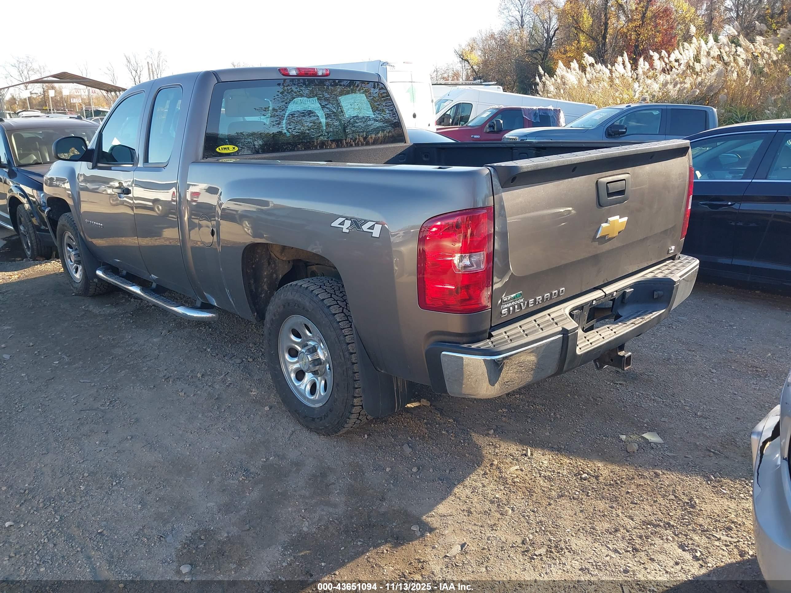 CHEVROLET SILVERADO image 3